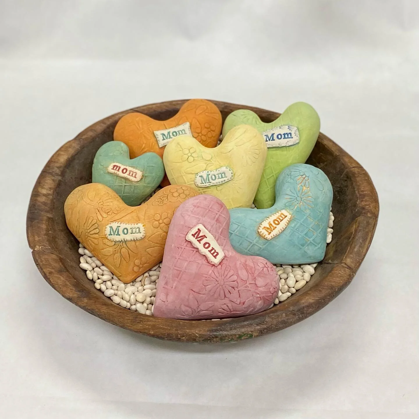 Mother&rsquo;s Day gifties. Mom... mom... mom... mama... mother... you know the drill! 😂 ( what was the name of that cartoon with the football head character?) Anyway! DM for info! Most in stock - gossip column birdies are special order. #mothersday