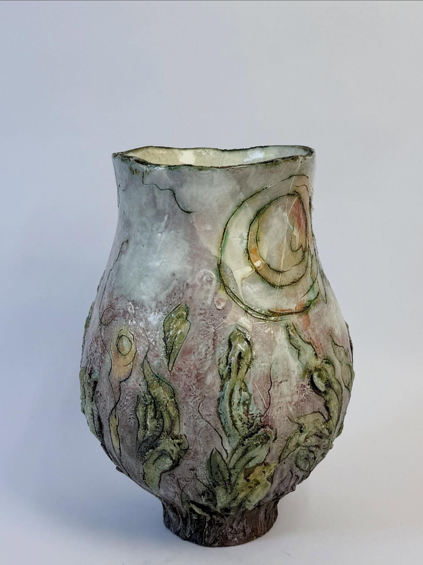 NEw color way for this large Armful of Flowers vase! See her @ardestgallery