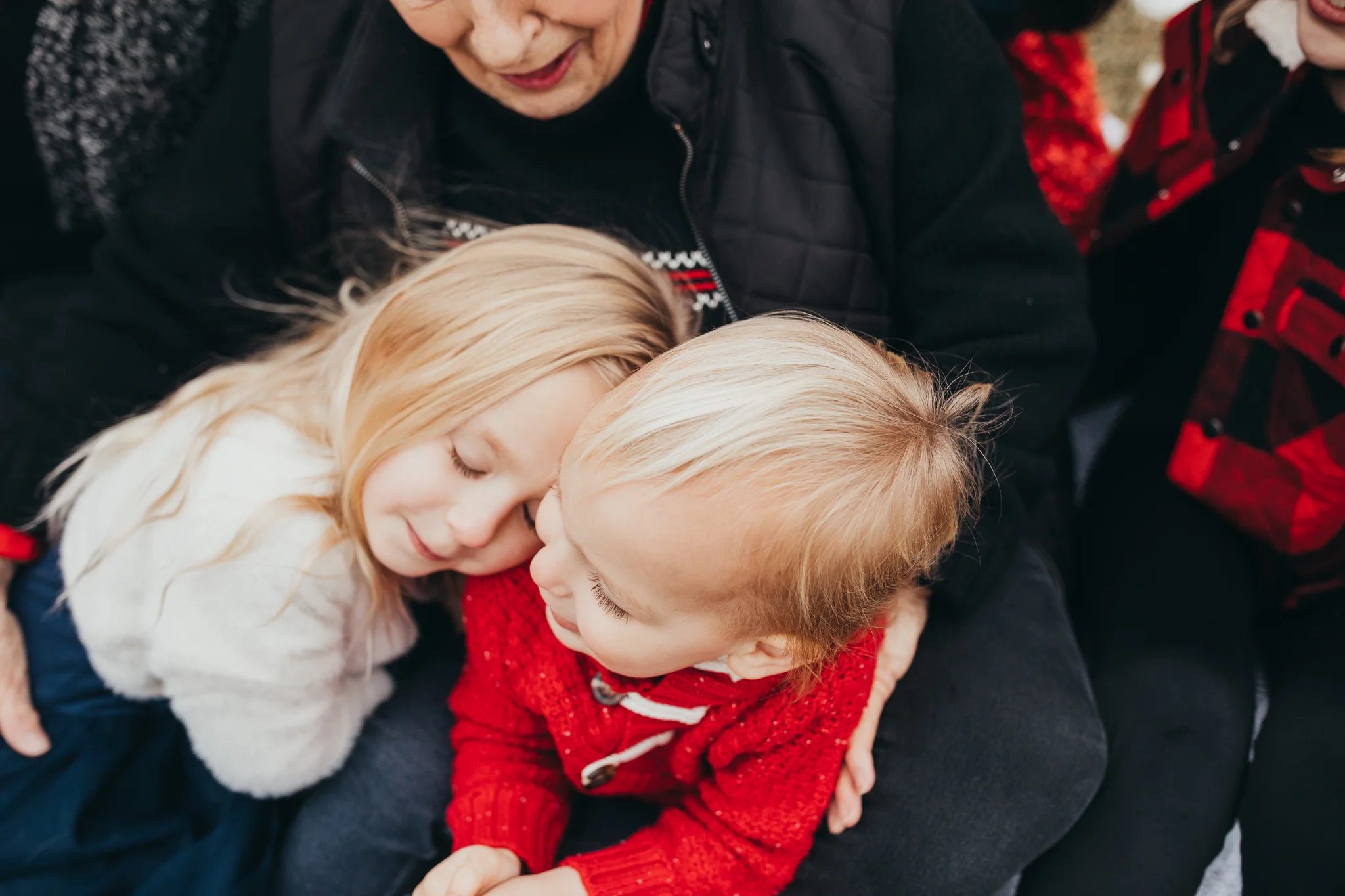 girl hugging her baby brother - Minnesota family photography