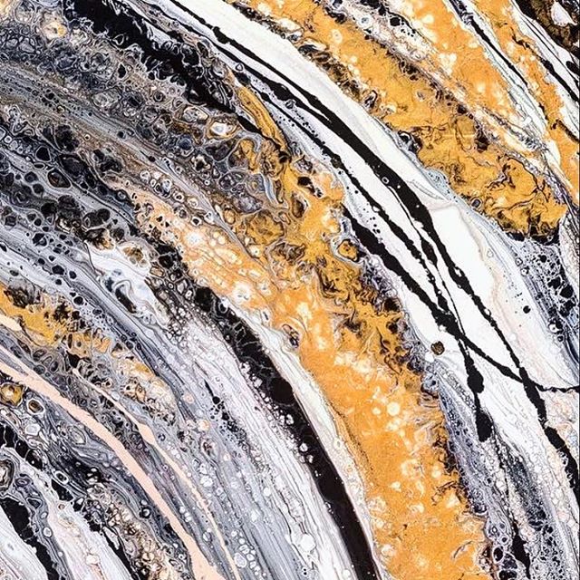 Macro from &ldquo;Breaking Wave&rdquo; painting. Beautiful combination of monochrome with a golden tint👌#artsyland_amsterdam#fluidart#thewave#abstractart#interiordecor#monochrome#blackandwhite