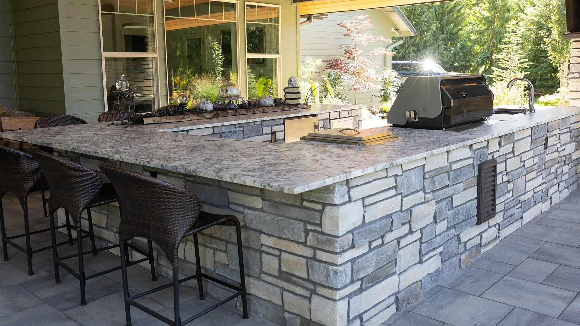 Contemporary Transitional Outdoor Kitchen Remodel by Milan Stoneworks project photo 3