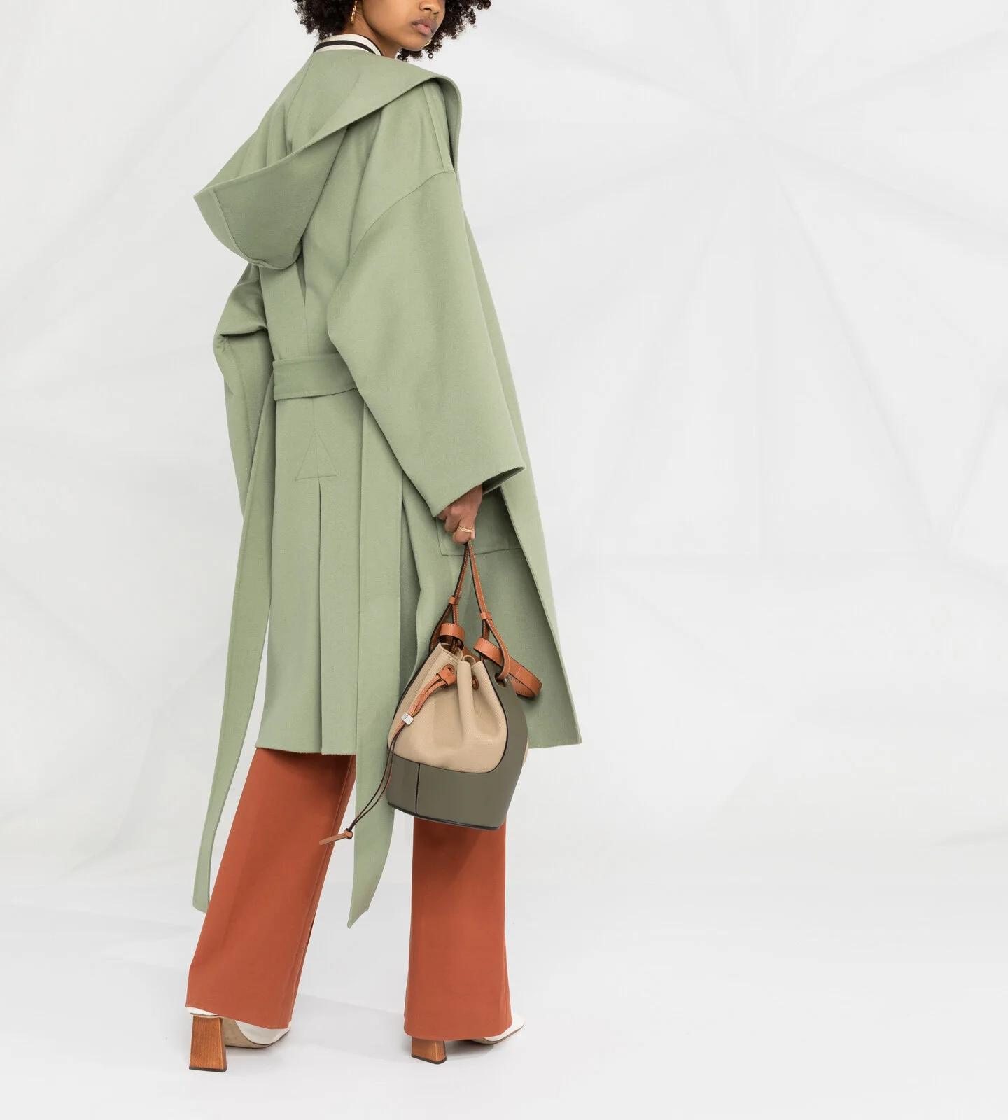 14731449.9589.258324.16143110V1-LOEWE-D637426104800853999.jpeg