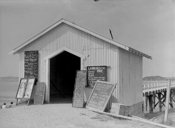 paihia-wharf-launch-hire.png