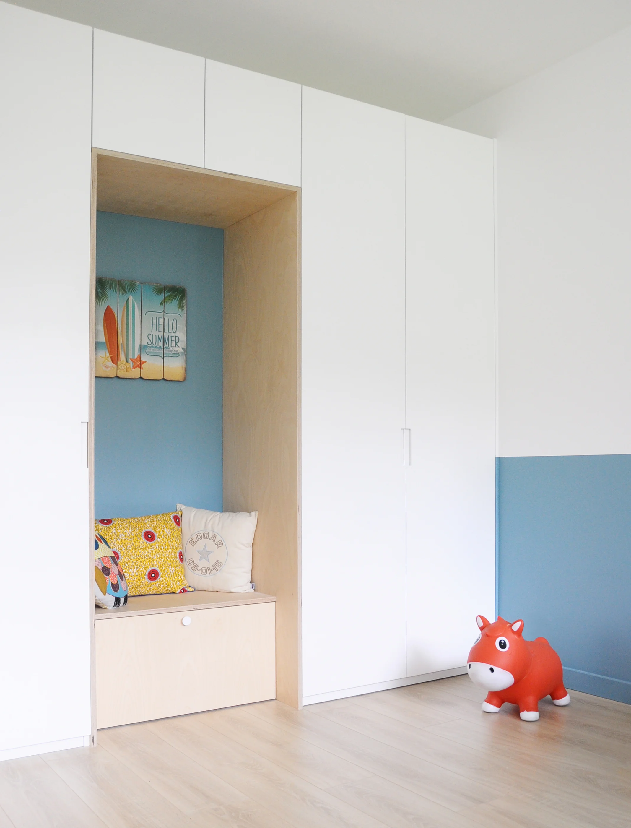 Rénovation aménagement intérieur architecte appartement Meudon 15 - dressing banquette contreplaqué - Chloé Cornu.jpg