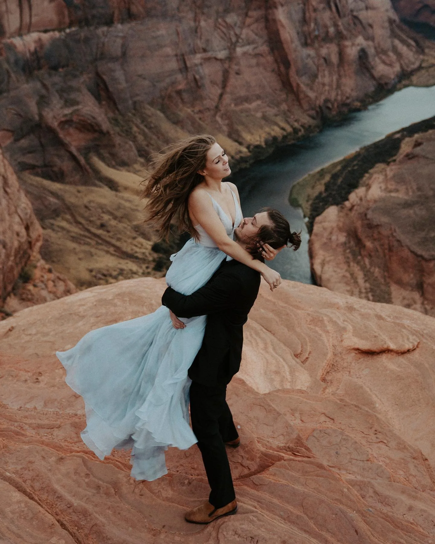 Love swept 🌬
.
.
.
#loveelope #wanderingweddings #yourockphotographers  #naturallightphotography #wildelopements #firstandlasts #elopementlove #authenticlovemag #radstorytellers #photobugcommunity #wedphotoinspiration #wellwedmagazine #lookslikefilm