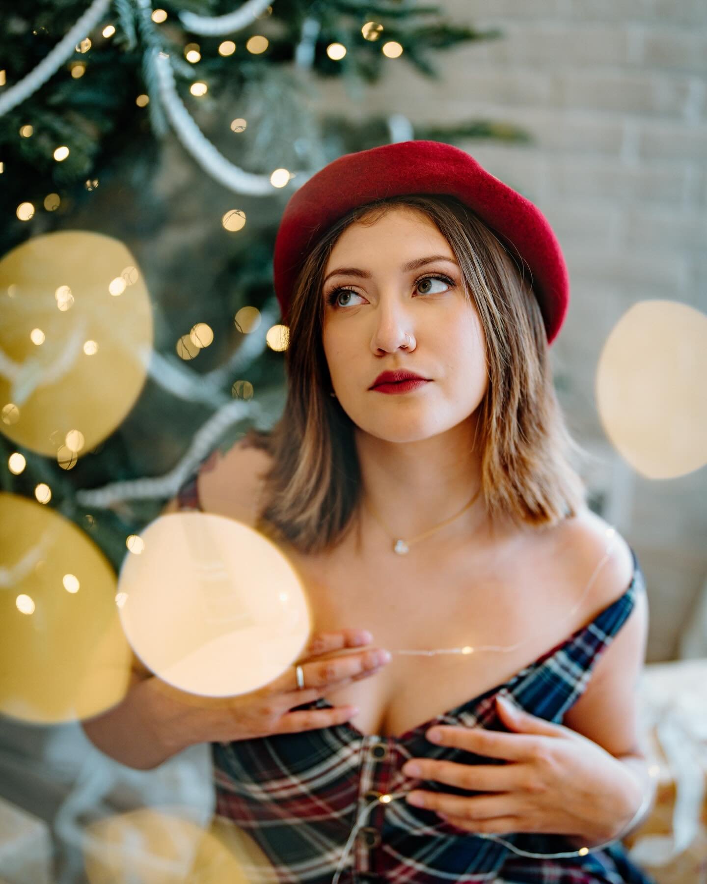 Something soft, cinematic, and a little nostalgic for the holidays✨
Creative direction + makeup + photography by me.