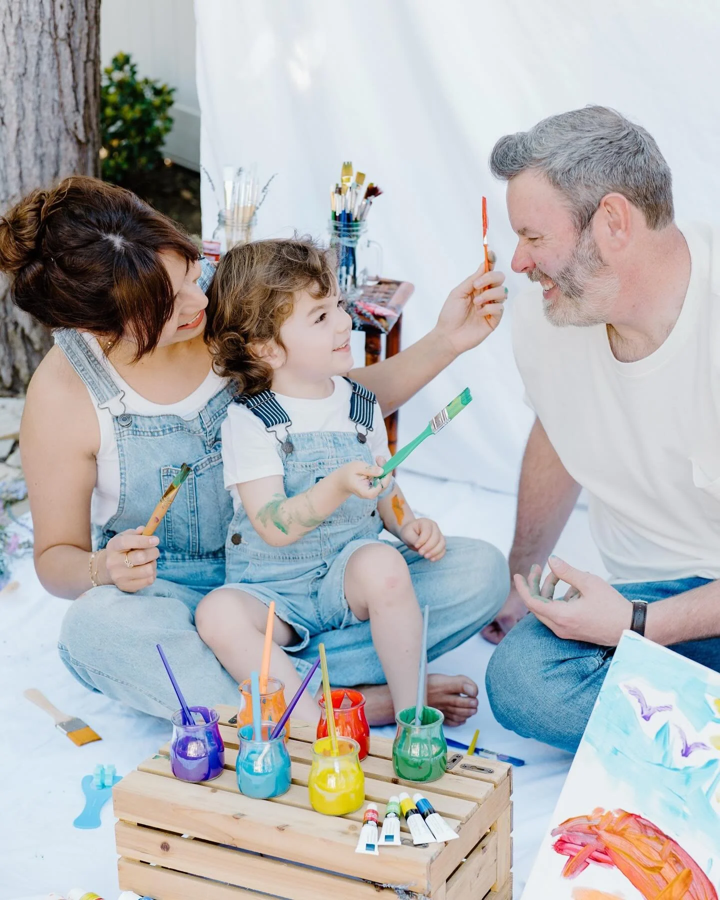 Let&rsquo;s make some art! 🎨
.
.
.
#ocfamilyphotographer #ocfamilyphotography #paintphotoshoot #whitesheet #familyphotoshoot #orangecountyphotographer #artistsoninstagram #ocfamilyphotos