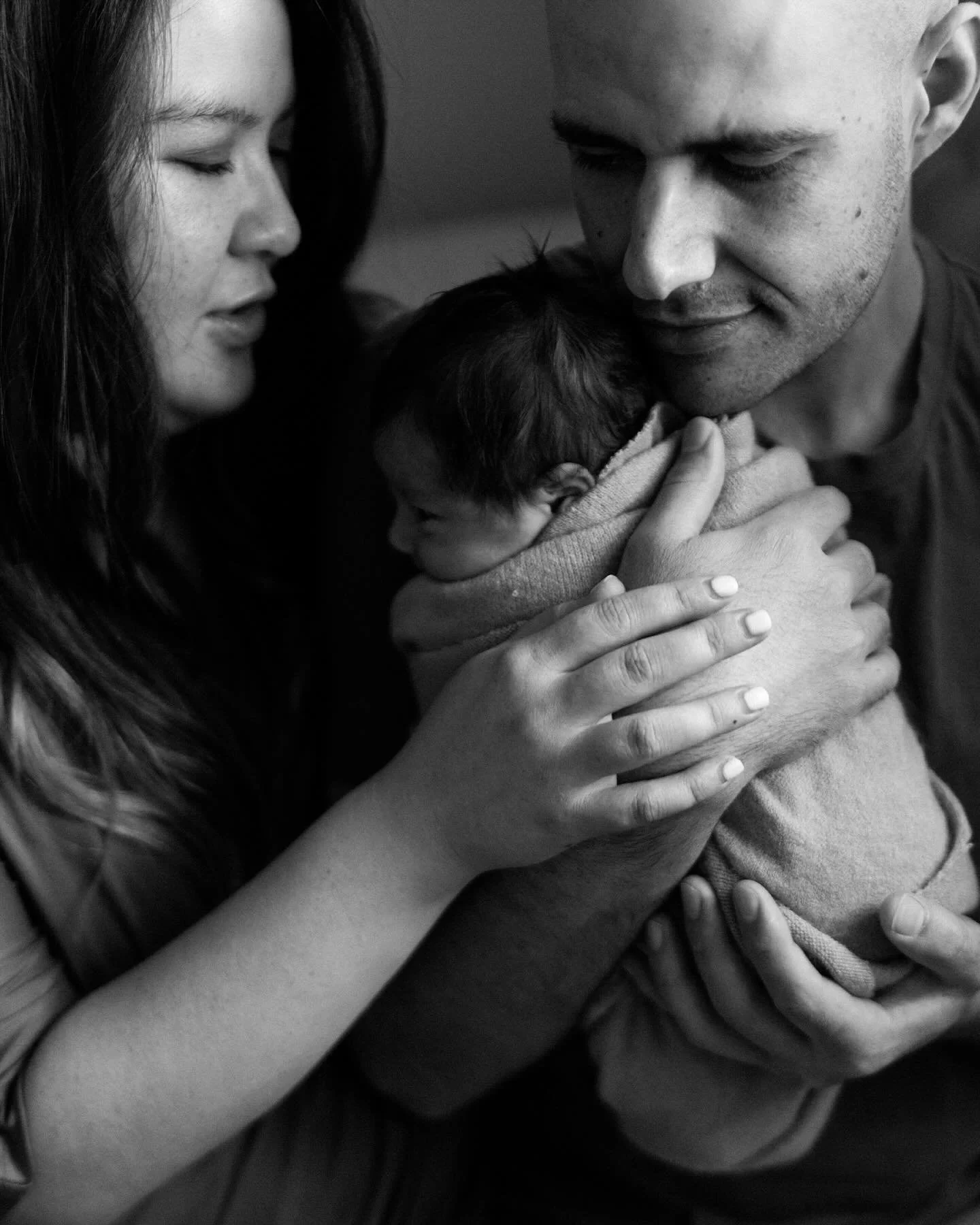 It started with &ldquo;I do&rdquo; in Yosemite 🌲
Then a glowing maternity session, and now&hellip; tiny hands, sleepy snuggles, and the joy of new parenthood. ✨ What a privilege it is to capture life as it unfolds.

Ready to preserve your family&rsq