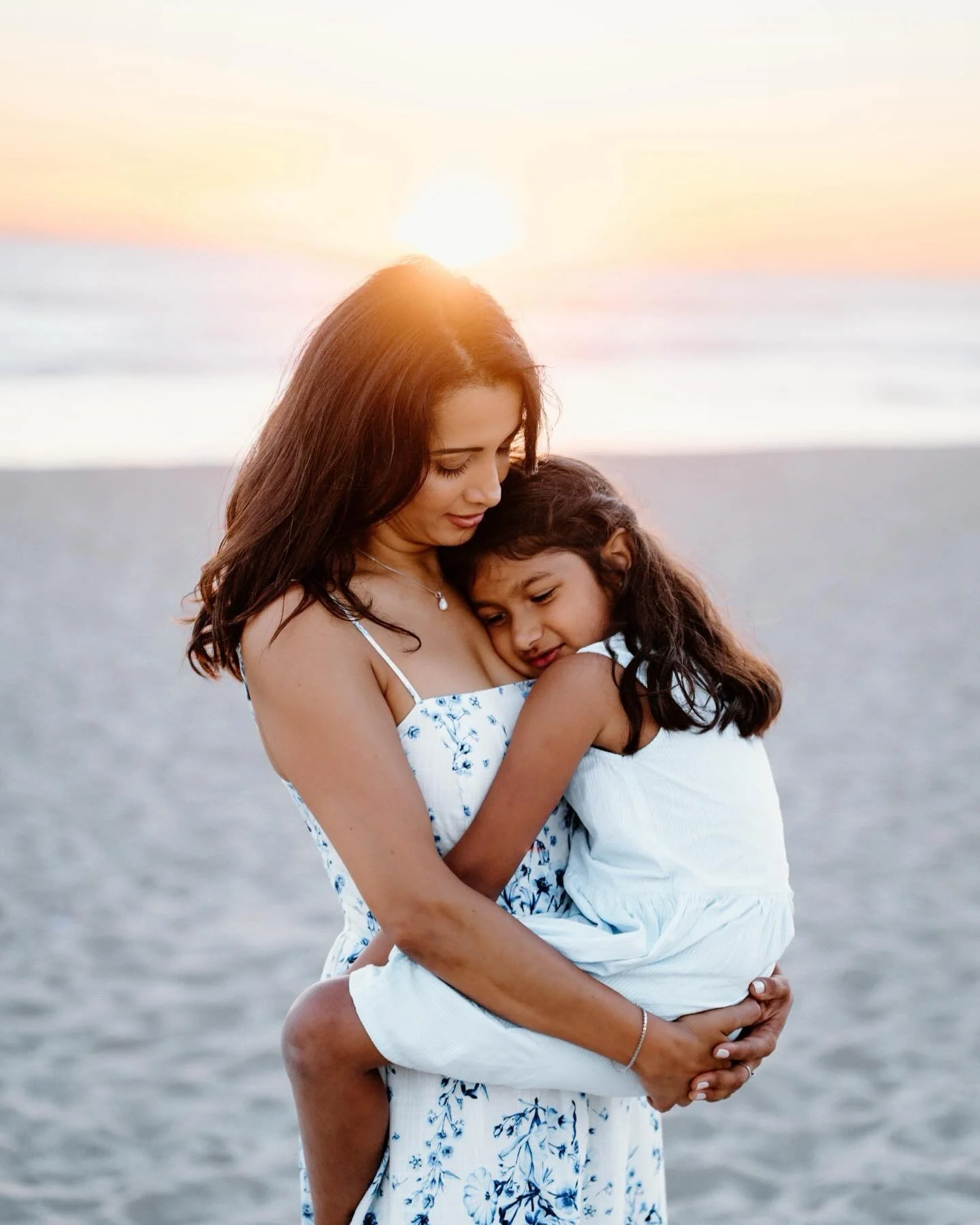 The kind of session that feels less like posing
and more like just being together 🌊

Welcome to #lifeilluminatedloop - we are a group of photographers who love, admire, and embrace the light. Next up: @emmalaineberryphotography 

#orangecountyphotog