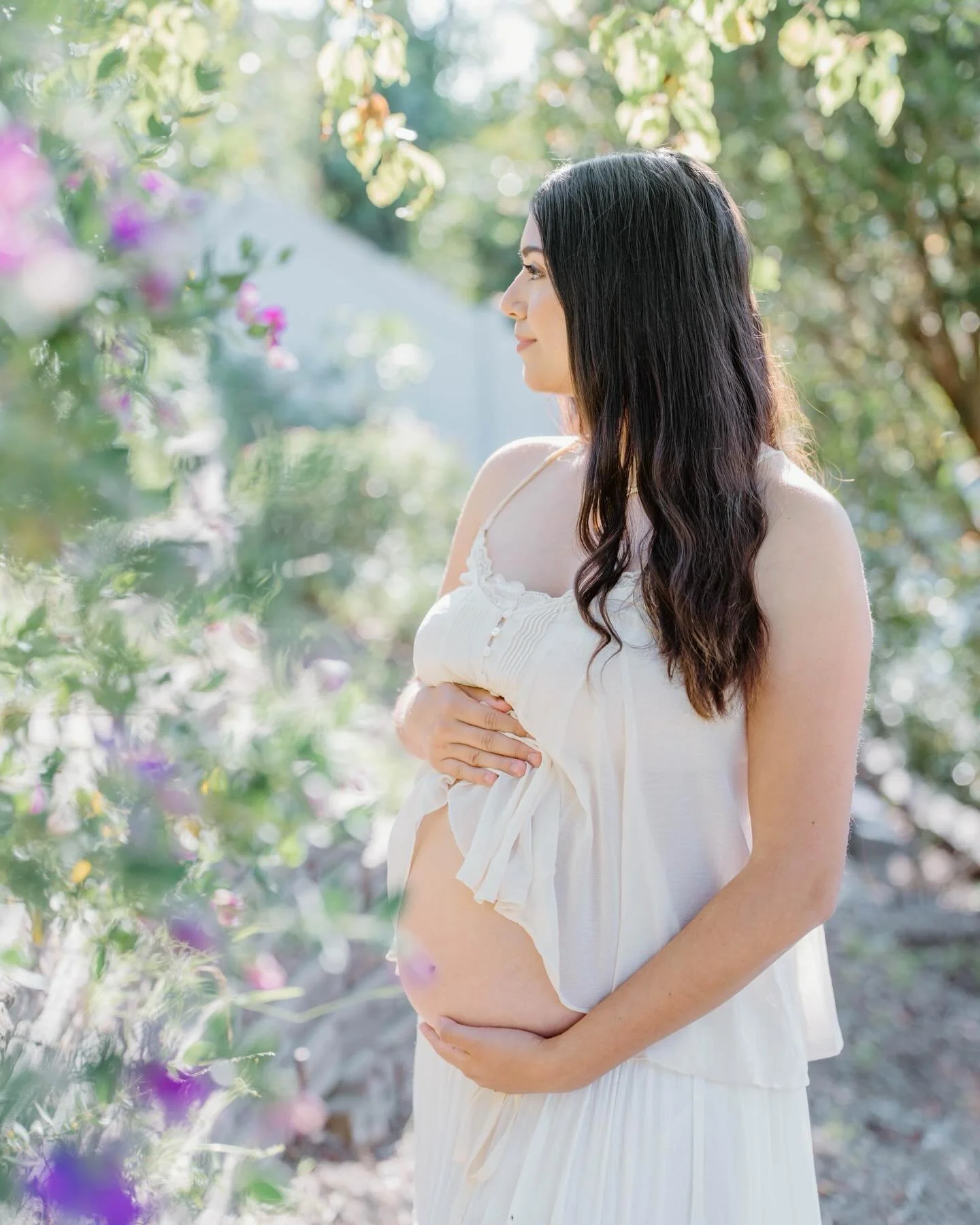 This little corner of my backyard has been living in my mind for a while,
the way the light falls, the way it feels.

Sandra trusted me fully with the vision, and from makeup to styling, we created something so soft and intentional.

A quiet, beautif