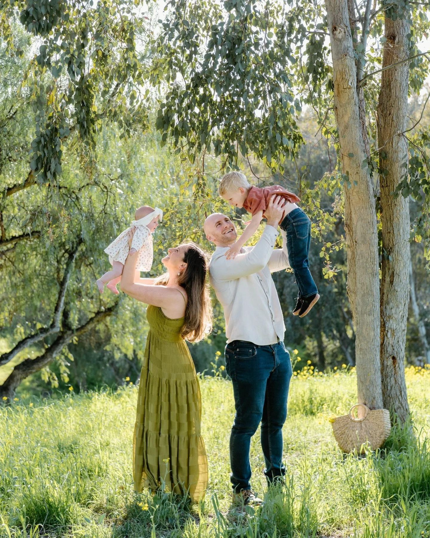 The Williams family, growing in all the beautiful ways that matter most 🌼

Welcome to #lifeilluminatedloop - we are a group of photographers who love, admire, and embrace the light. Next up: @brigettebillupsphotography 

Spring sessions in Orange Co