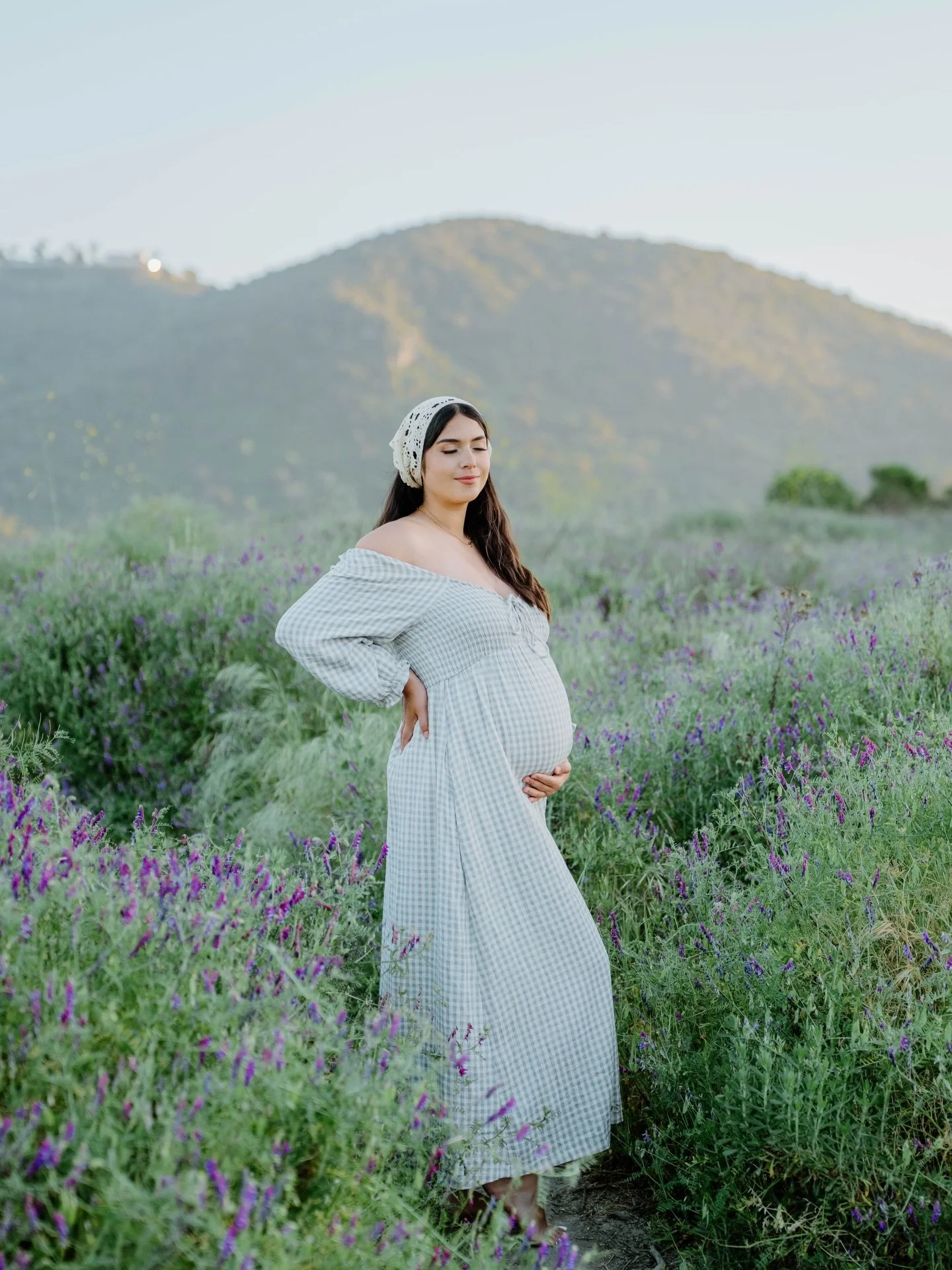 April showers bring May flowers and so much life 🌿

Welcome to #lifeilluminatedloop - we are a group of photographers who love, admire, and embrace the light. Next up: @ashley_kaplan_photography 

motherhood, blooming, quiet joy, soft moments, golde