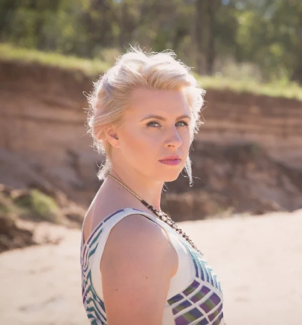 VIRGINIA WARNKEN / MEZZO-SOPRANO