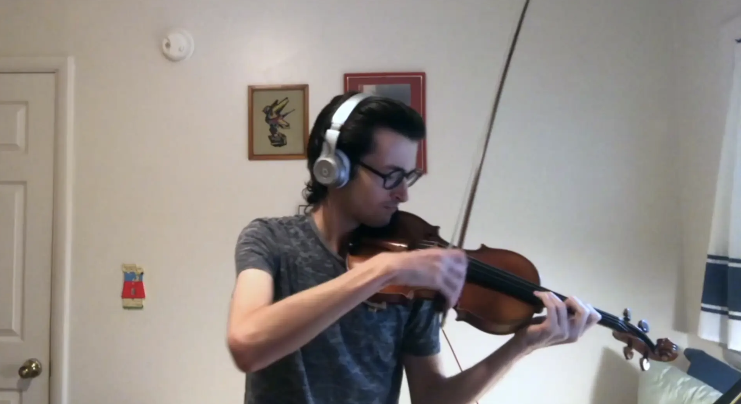 Giancarlo Latta performs "Déjate Caer"