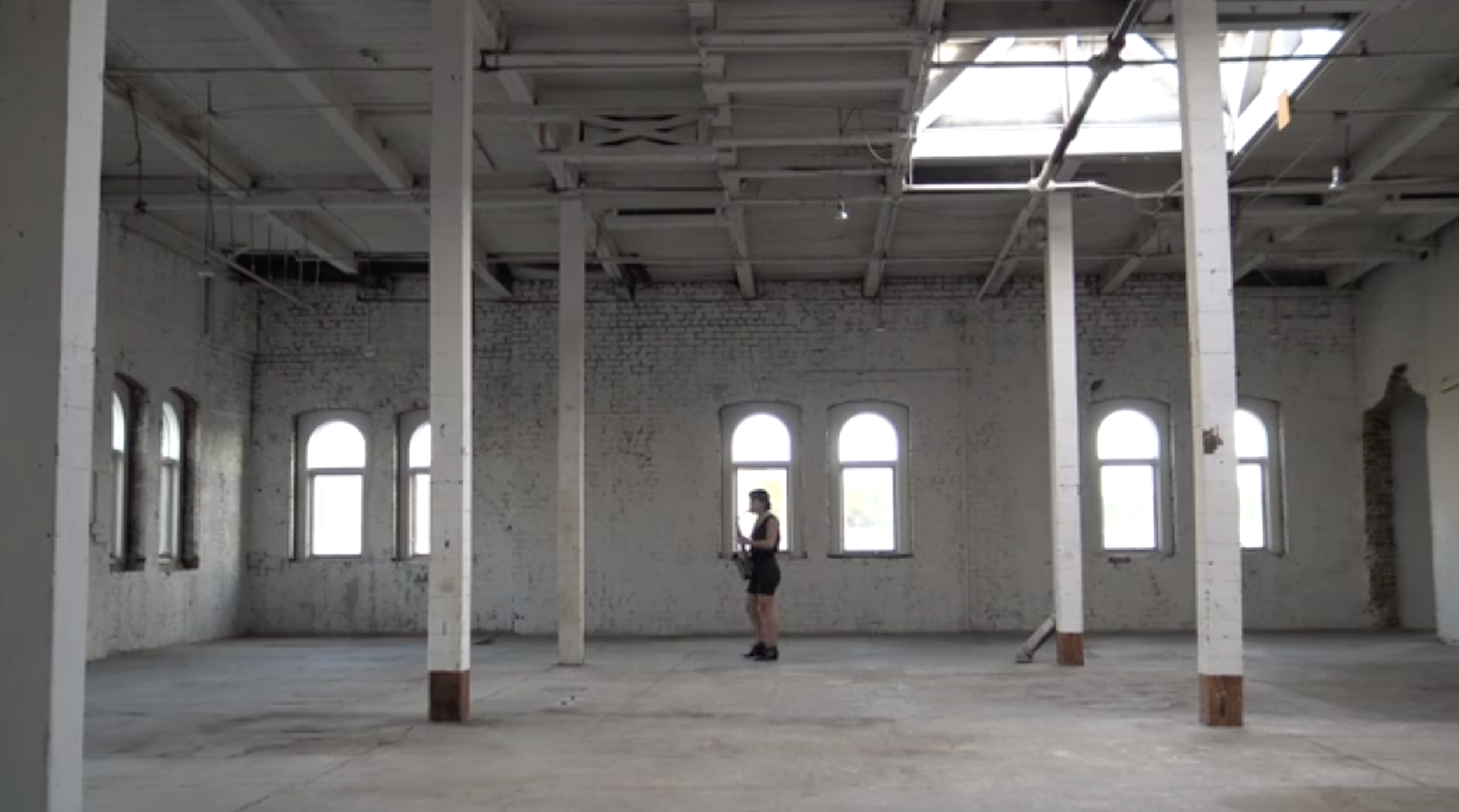 Lea Bertucci performs "Sunship"