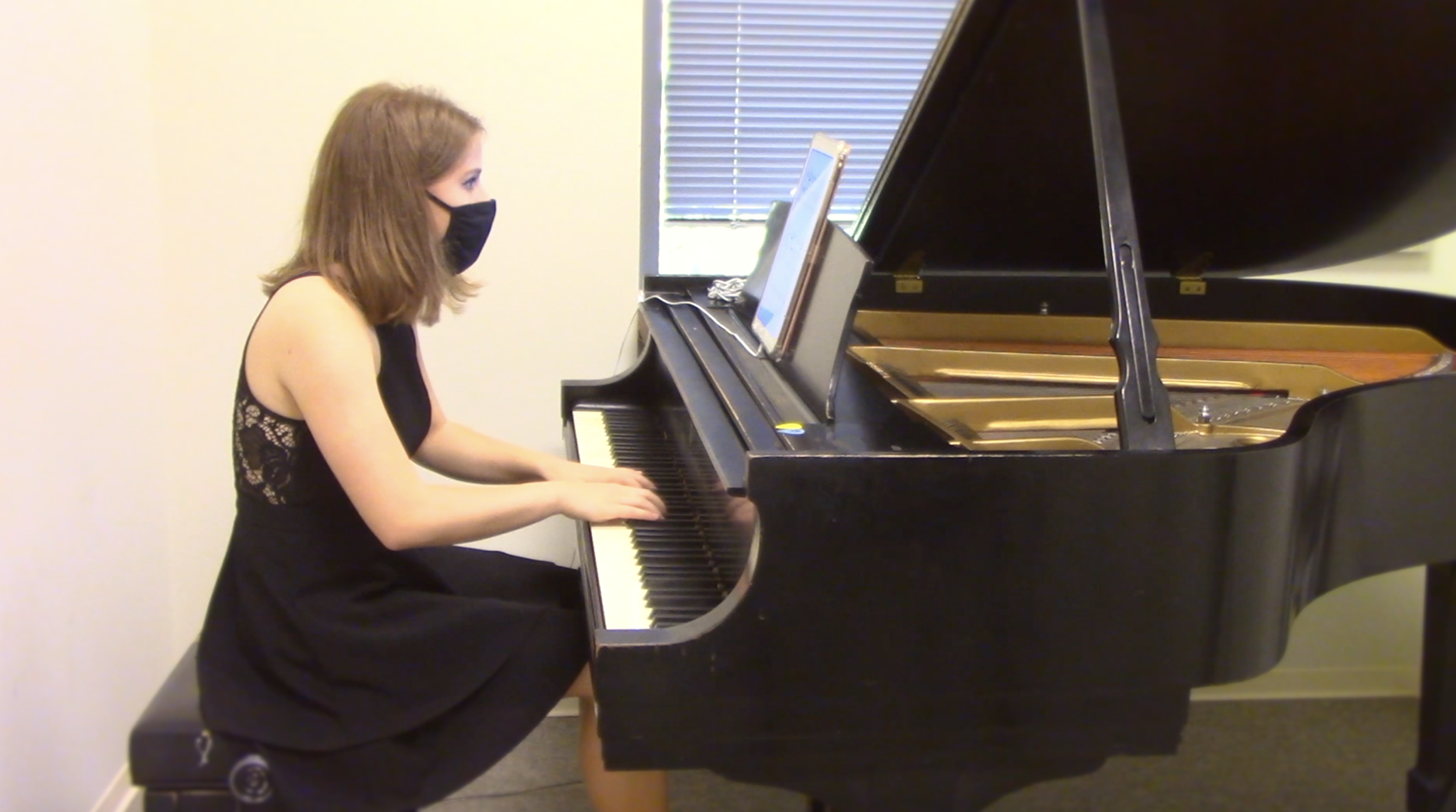 Olivia Bennett performs "Recollections"