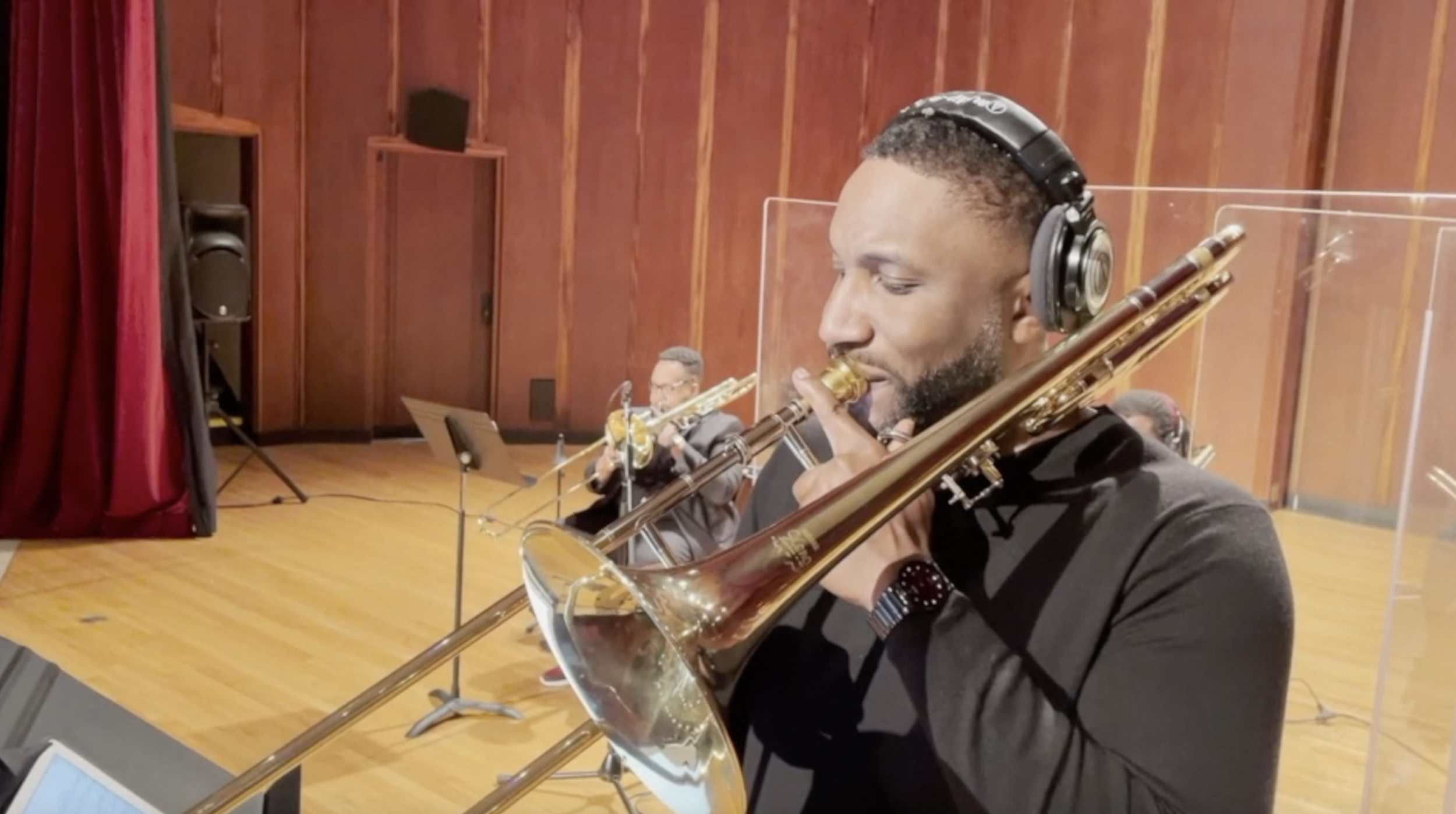 House Music: Burt Mason performs "Monuments"