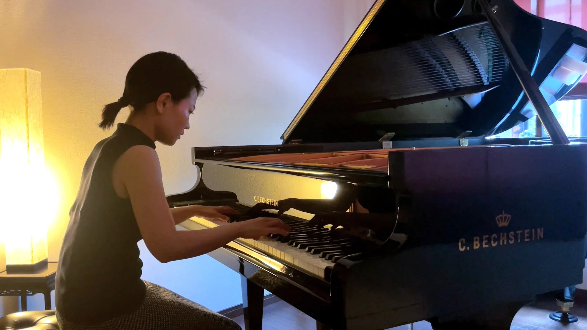 House Music: Akimi Fukuhara performs "Tri Cantae"