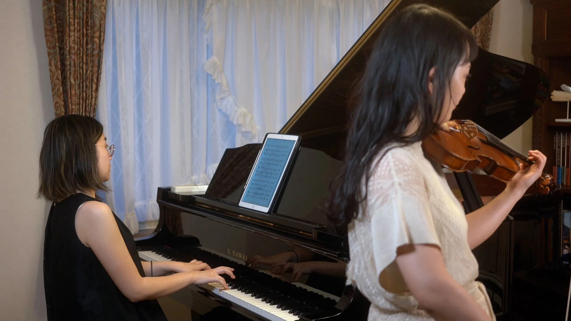 House Music: Tomomi Sato and Maki Omori perform "Distance de Fée"