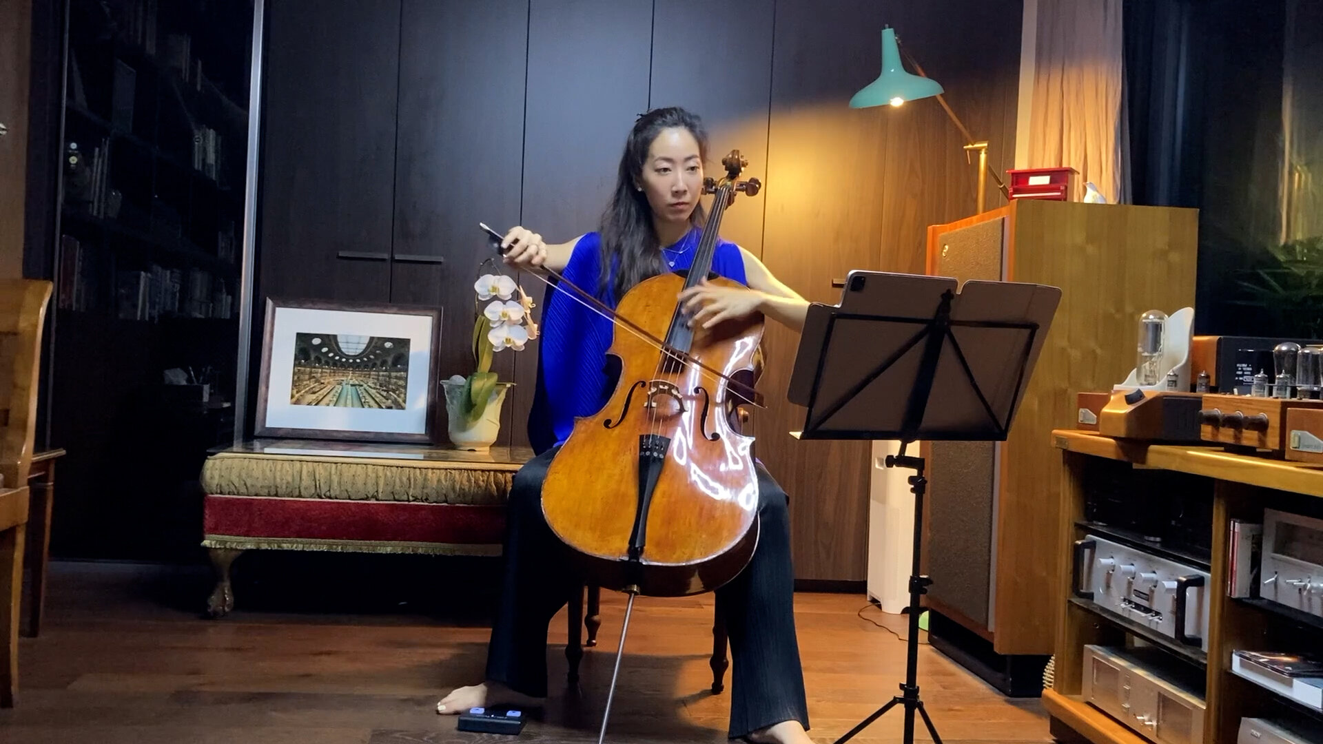 House Music: Christine J. Lee performs "Glisèes für Violoncello solo"