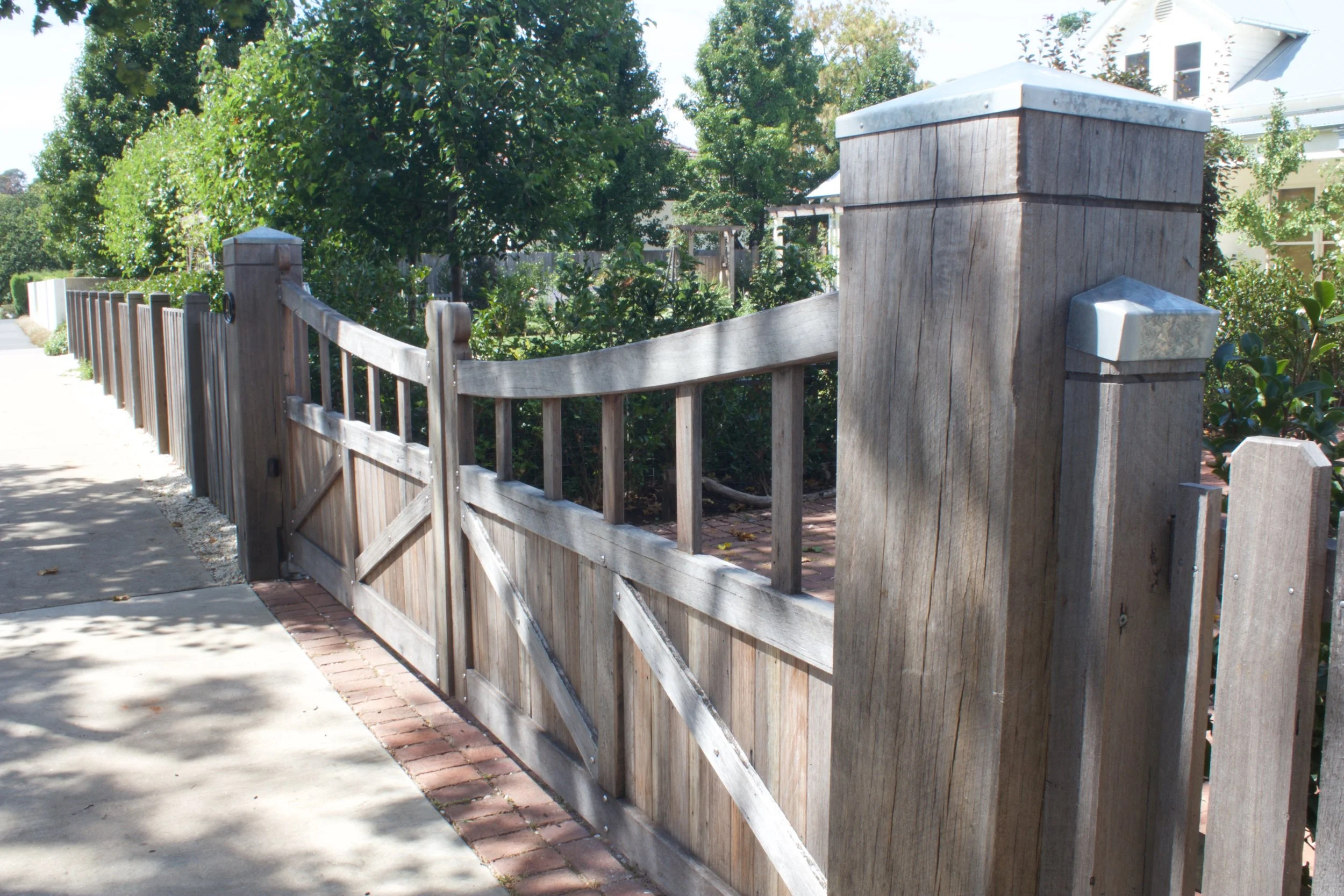 Customised Automatic Gates with Fence