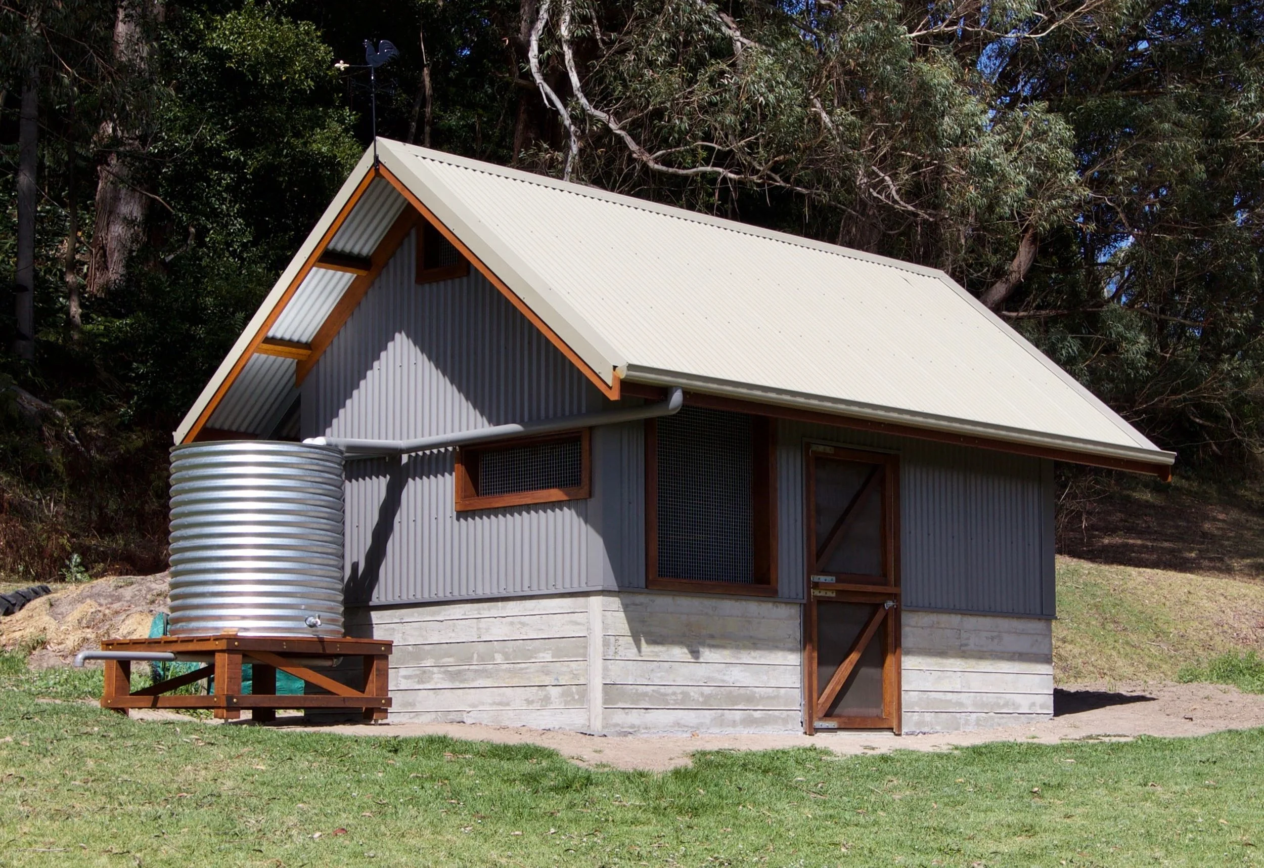 Chicken House with Large Roof for Rain Collection & Sun Protection