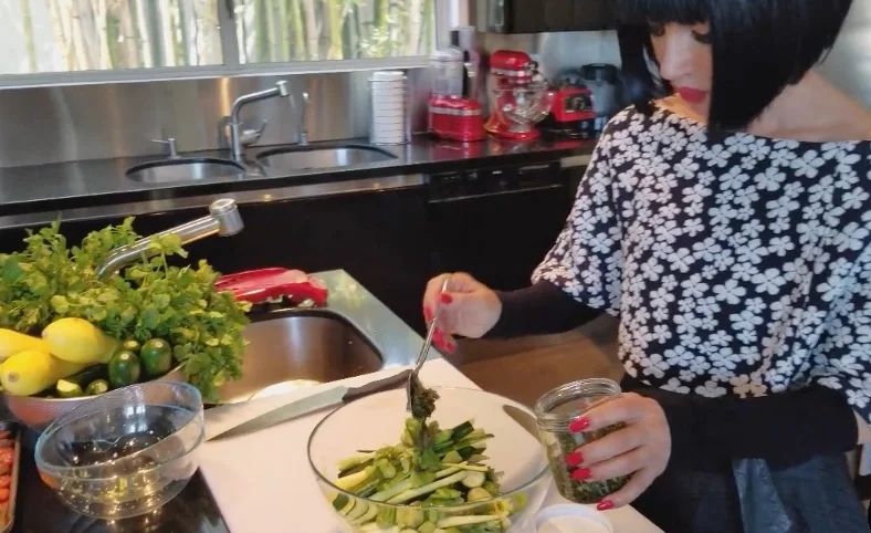 VIDEO | Homeira demonstrates the use of Blend No.70 with Fresh Vegetables