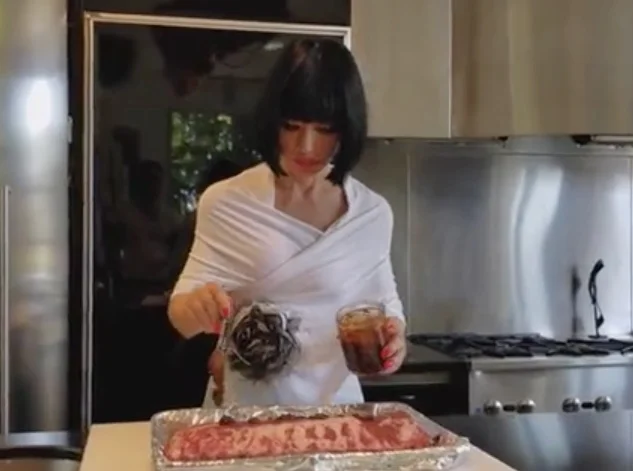 VIDEO | Homeira prepares moist and tender Pork Ribs with HomeiraStyle Blend No.49