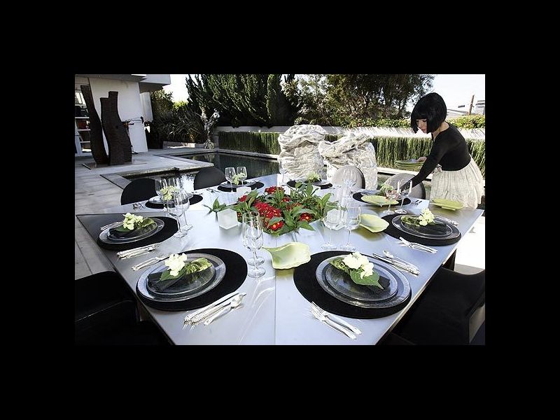 LA_Times_Goldestein_Residence_Pool_Outdoor_Dining.jpg