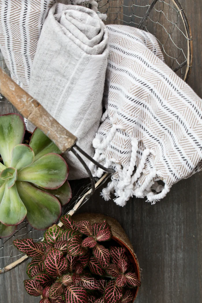 How To Make A Barn Board Background | Planq Studio | Barn boards are a must-have in a photo stylist's prop closet. This post has easy instructions to make your own!
