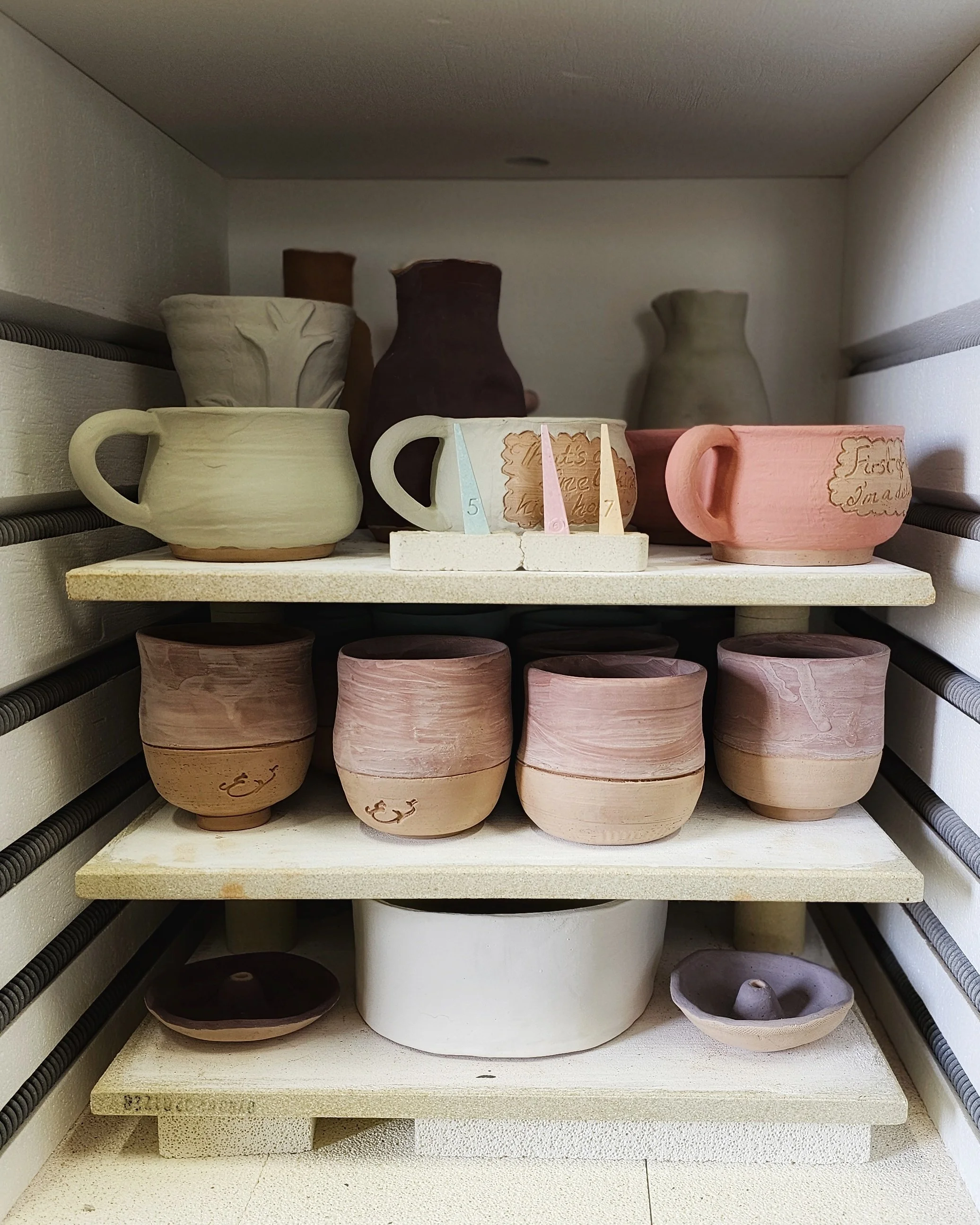 Clay Doesn’t Bend to the Algorithm: Pottery, Slowness, and Art in 2025