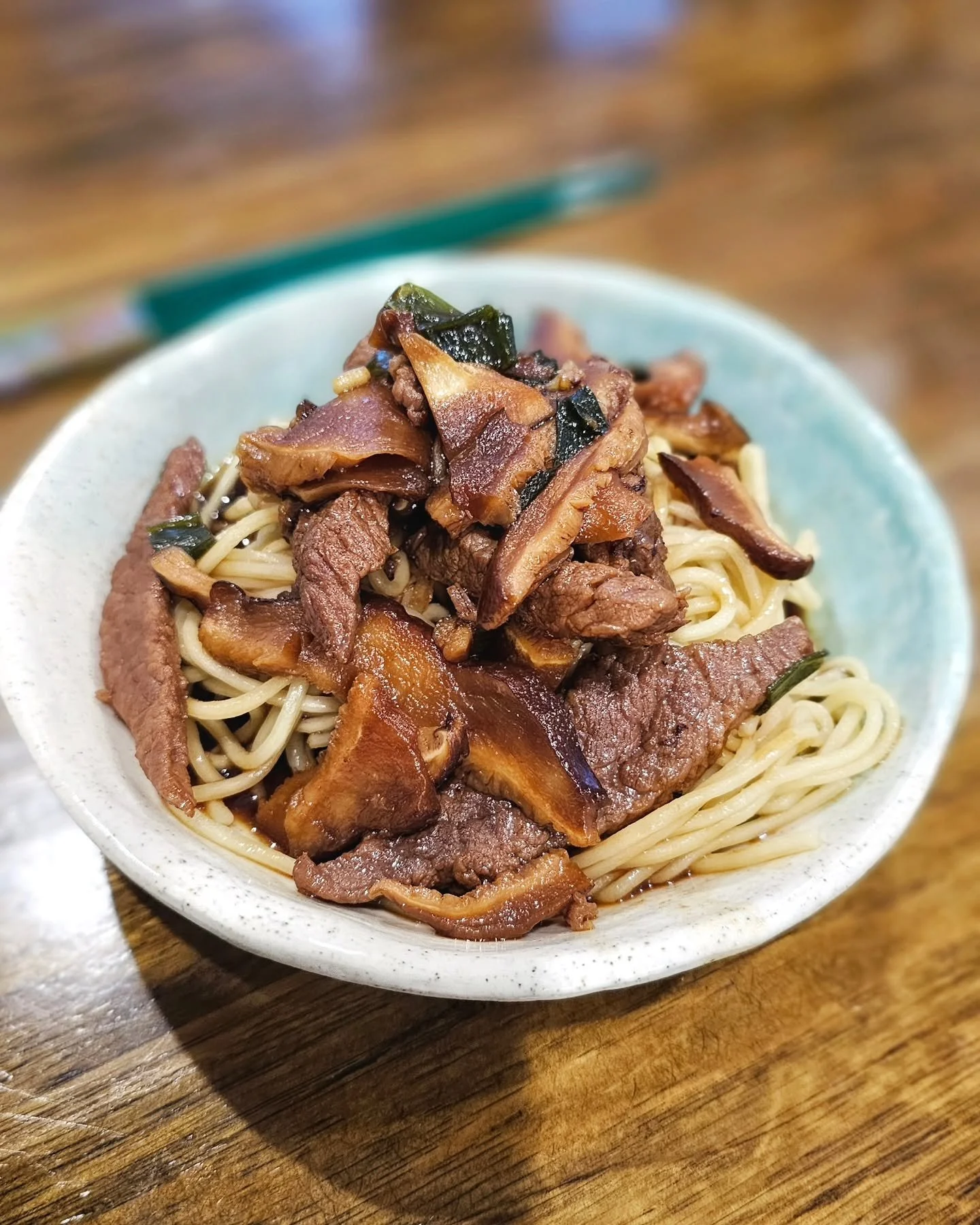 When the nights turn cool, we love it when Papa cooks. He measures carefully, follows the recipe just so — the way you’re supposed to. His Japanese hot pot has become a family favourite: salty, mushroomy, comforting, with plenty of udon t