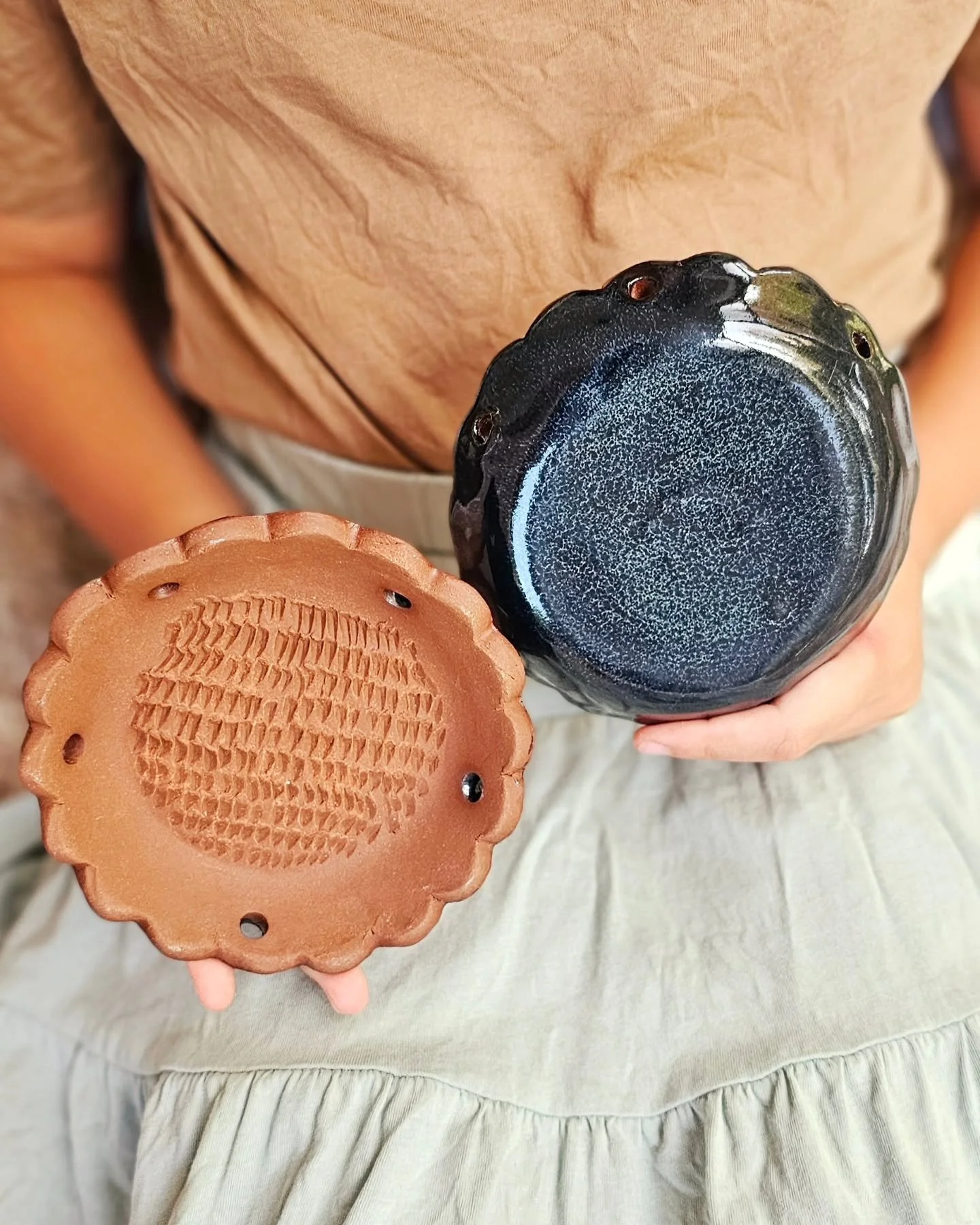 Just in case you&rsquo;ve been lying awake at night wondering how those cheeky little clay beauties from Friday&rsquo;s Maker&rsquo;s Cut turned out&hellip; 

Here are some I made previously &mdash; the finished graters with built-in herb strippers! 