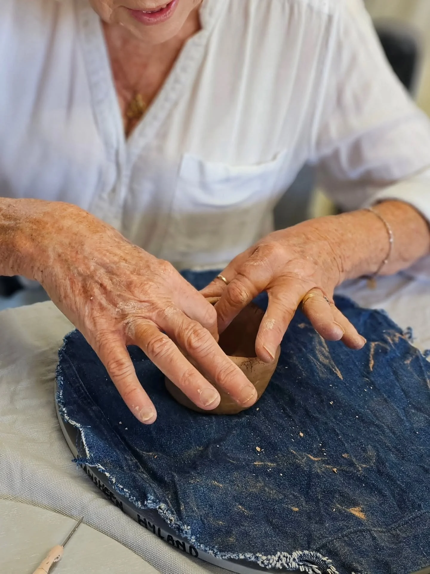Back in the studio today with the gorgeous K !

We kicked off our 5-week Pottery Low-Down intensive with coffee, beautiful conversation, and that shared love of making things with our hands.

This is my favourite part of the work &mdash; the people, 