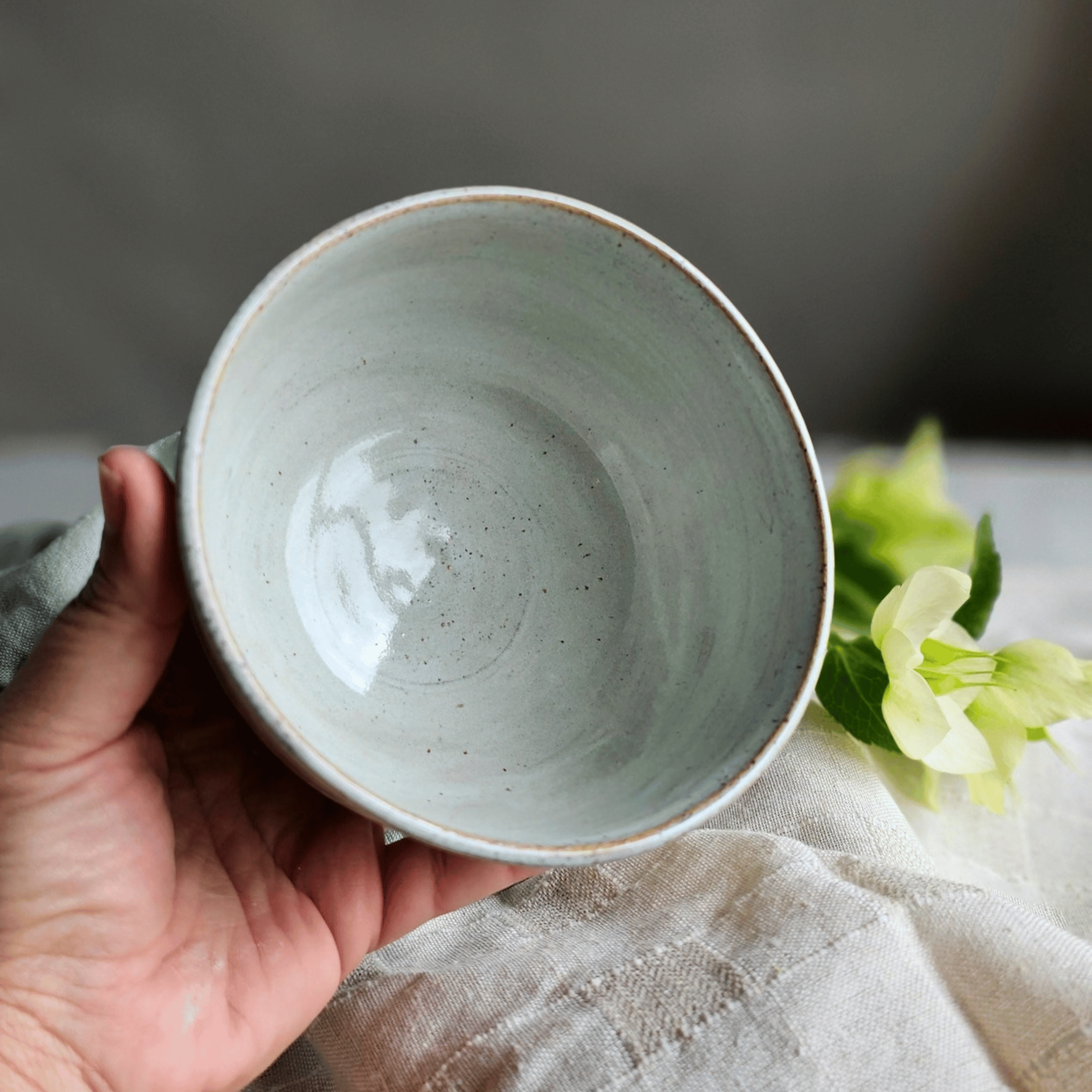 Snow White Bowl_Medium_Chattering_Inside_In Hand.png