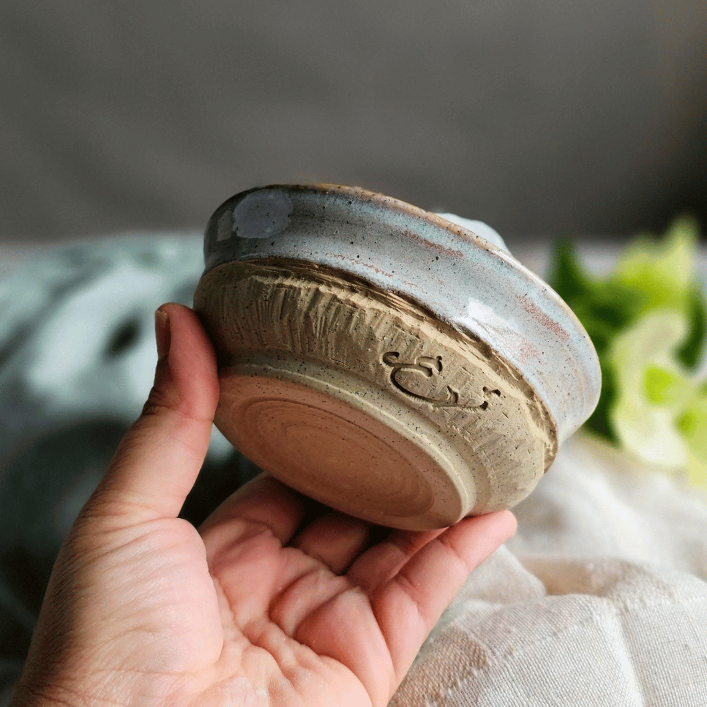Snow White Bowl_Small_Chattering_Outside_In Hand.png