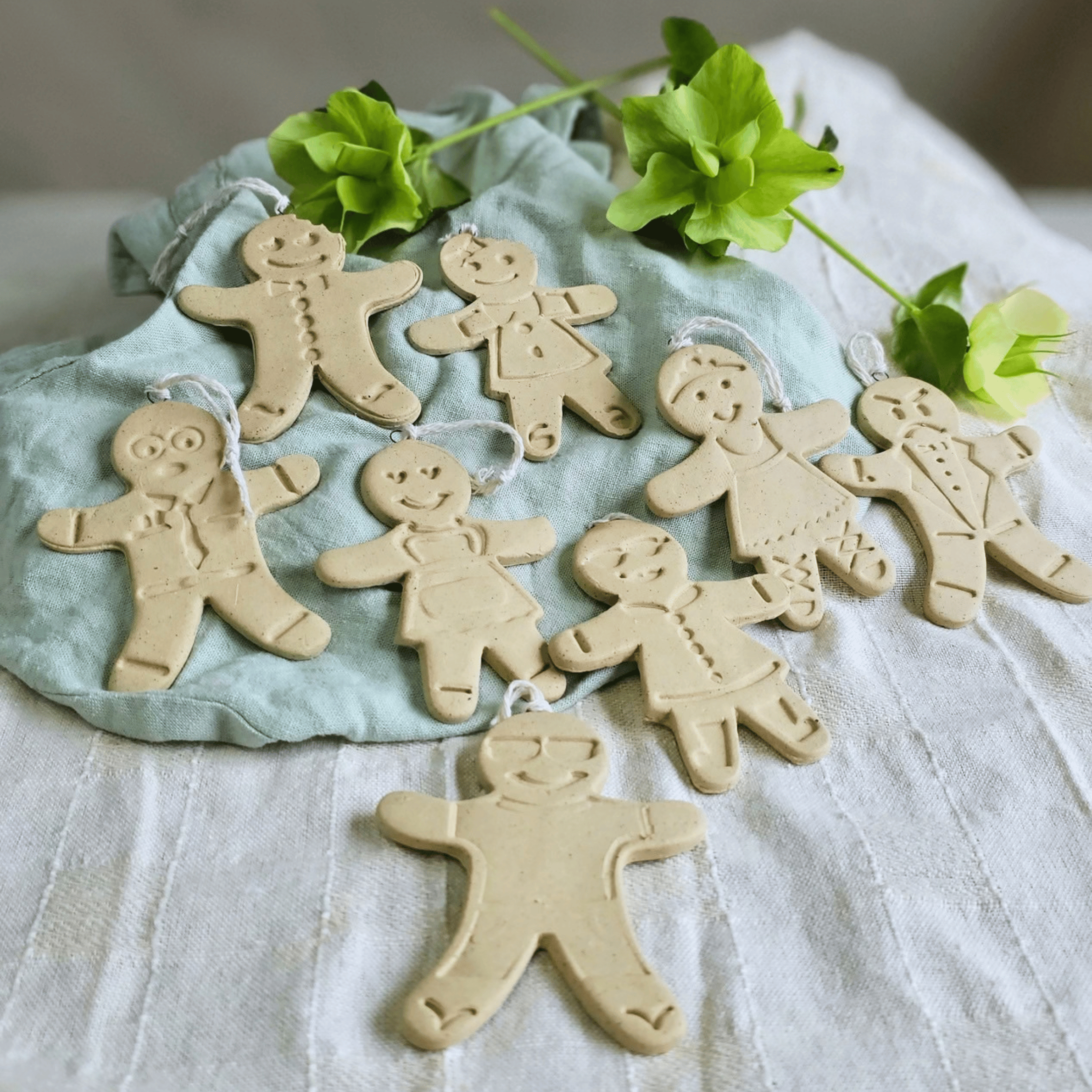 Gingies_raw clay_flatlay_group.png