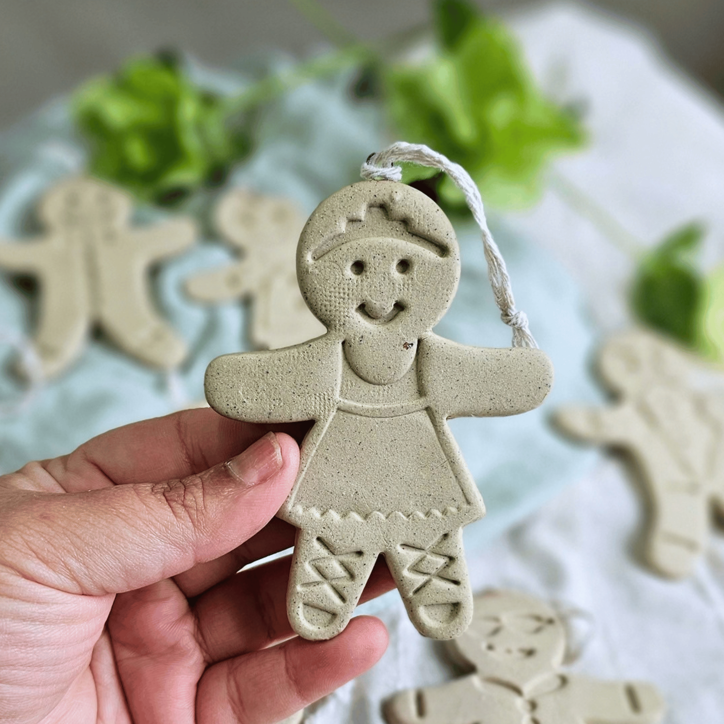 Gingies_raw clay_flatlay_in hands_crown.png