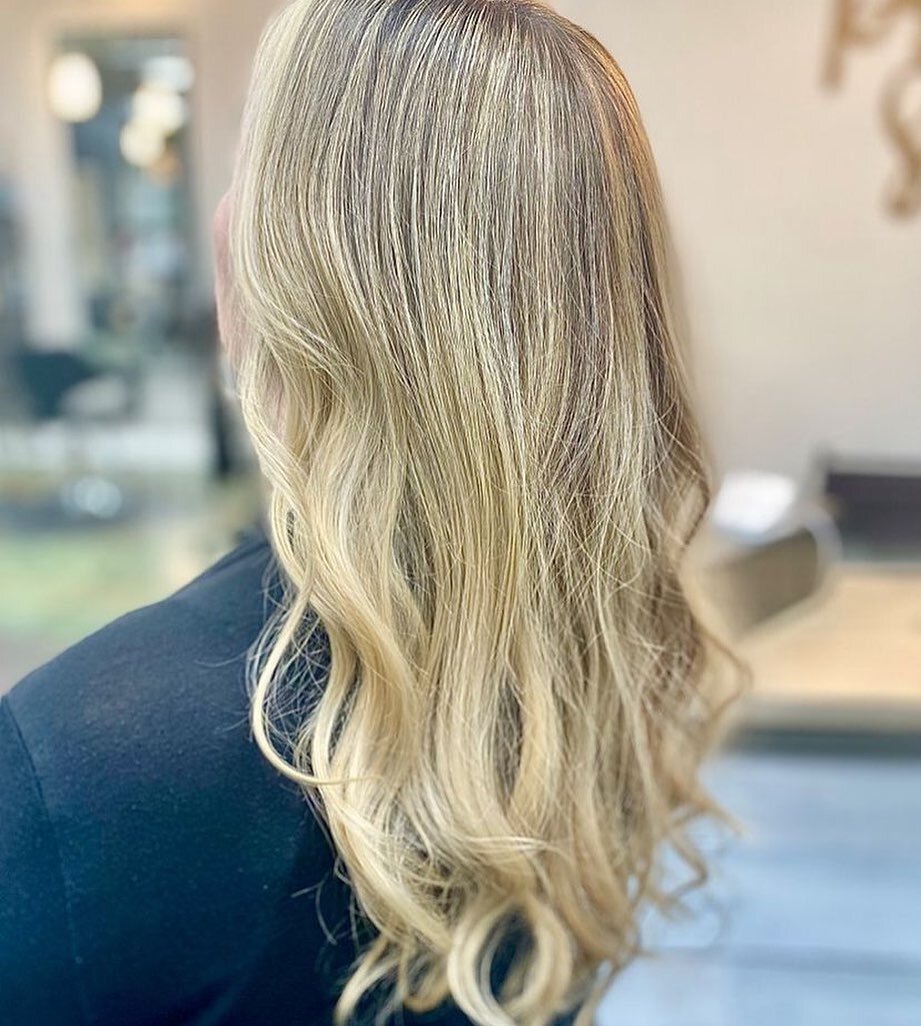 PARTIAL BALAYAGE ☀️
C/o: @brittsloveforhair 

#iebest#primandpropersalon
#riversidesalon#riversidesalon
  #primandpropersalon#riverside #riversidesalons #riversidehair
#inlandempirestylists #bestofie #iesalon 
#hairsalons #riversidesalon#salonsrivers