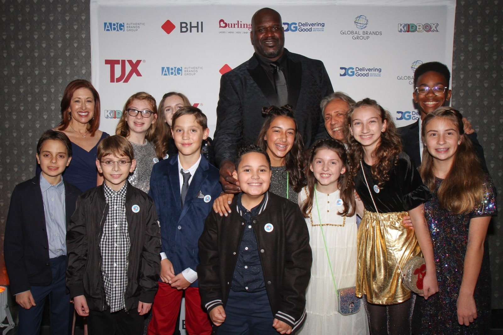 Sidney,Shaq and kids.JPG