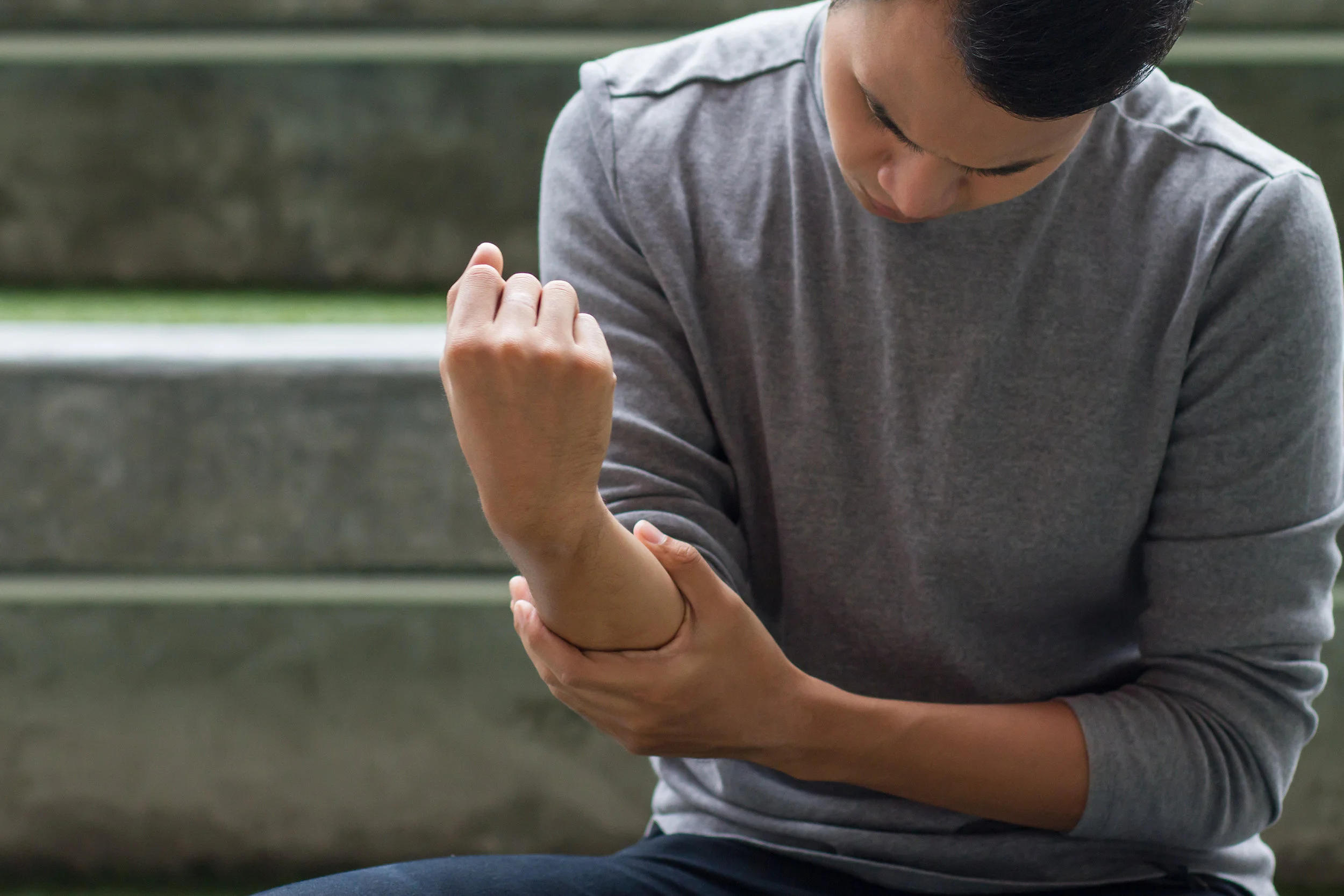 приступы боли в руке