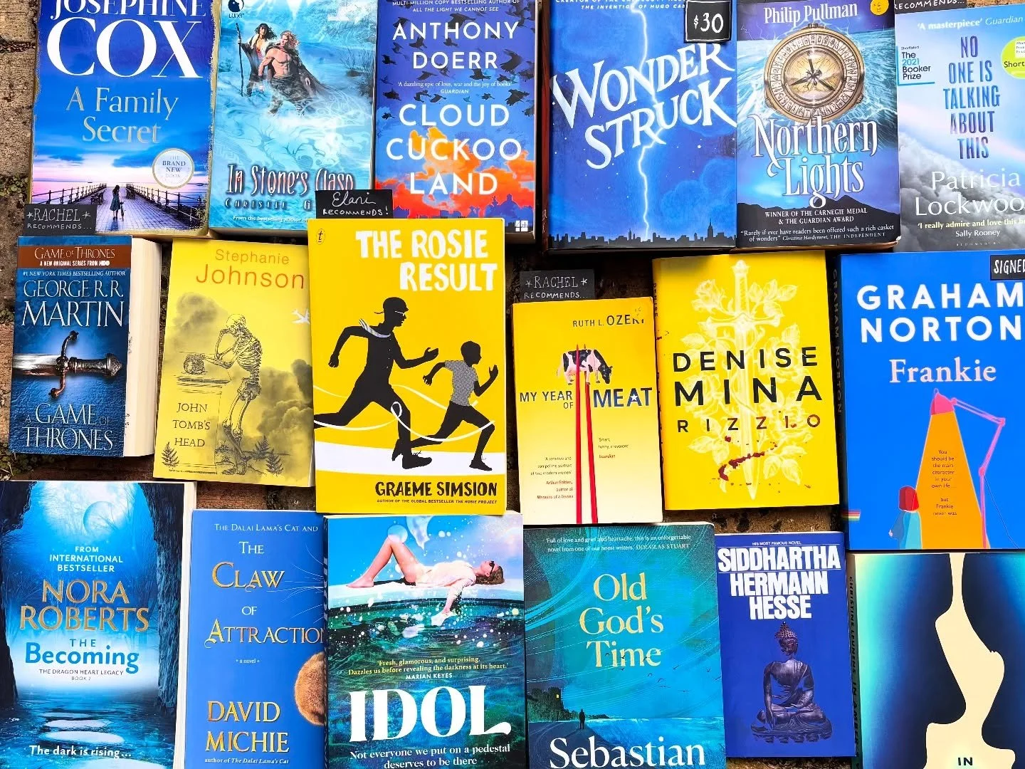 Happy Thursday! Make sure to support small businesses this holiday season, it means the world to us and ensures we get to stick around year after year! Please enjoy this obliquely colour themed selection of books 💛💙

All these books and thousands m