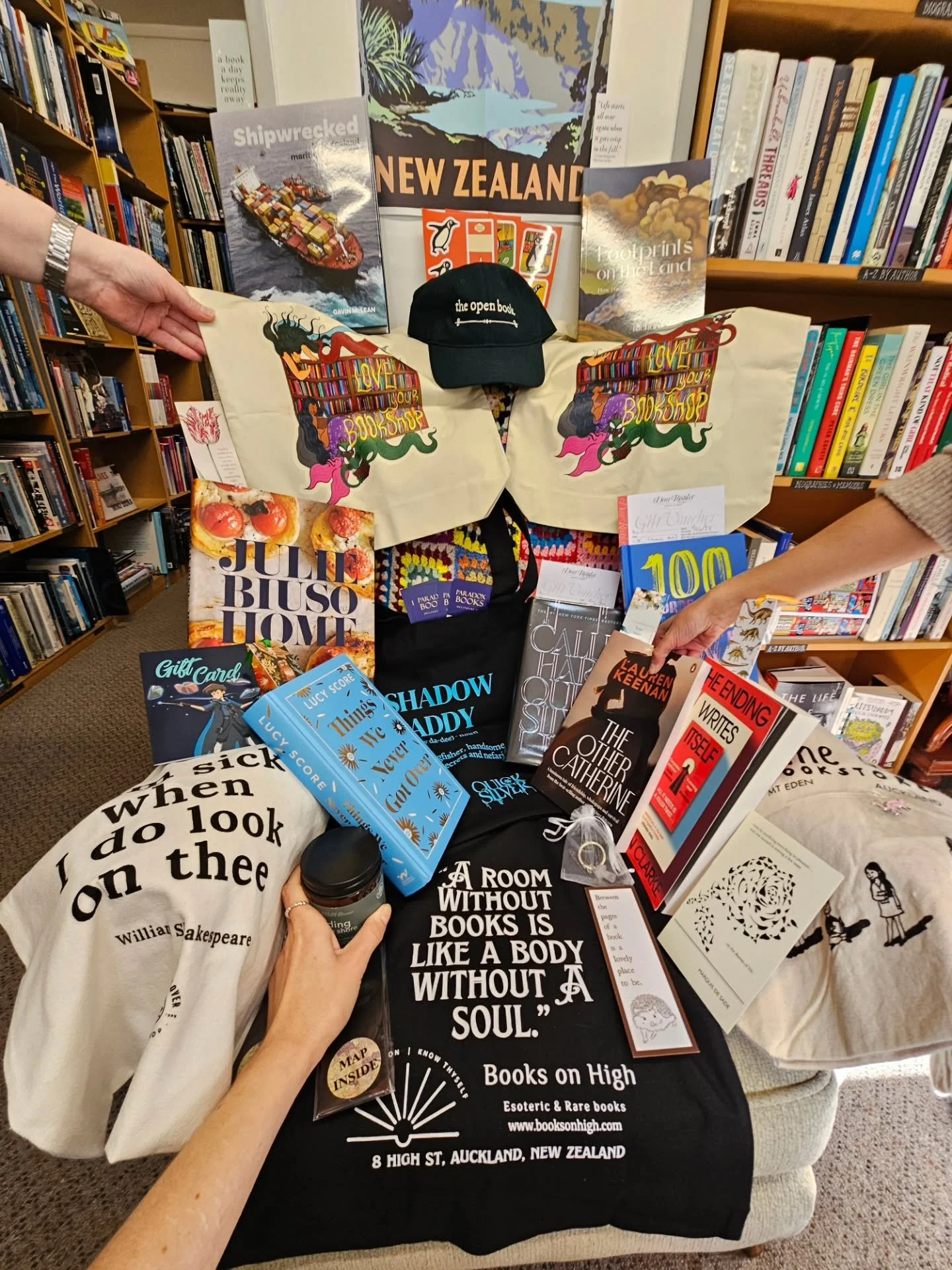 These Global Book Crawl prizes are so good we want to grab them for ourselves 😍🤌 Alas, we have to save them for the lucky winners - which could be YOU! All you have to do is collect stamps from participating bookstores by the 26th of April to enter