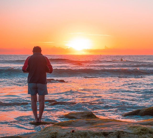 It was a misty one this morning check my insta story but I captured this guy yesterday getting busy with his iPhone. Check out the ski in the water 😁👍📷😎 #sunrise #bondibeach #jj_theocean #seascape #ig_colour #snapsydney