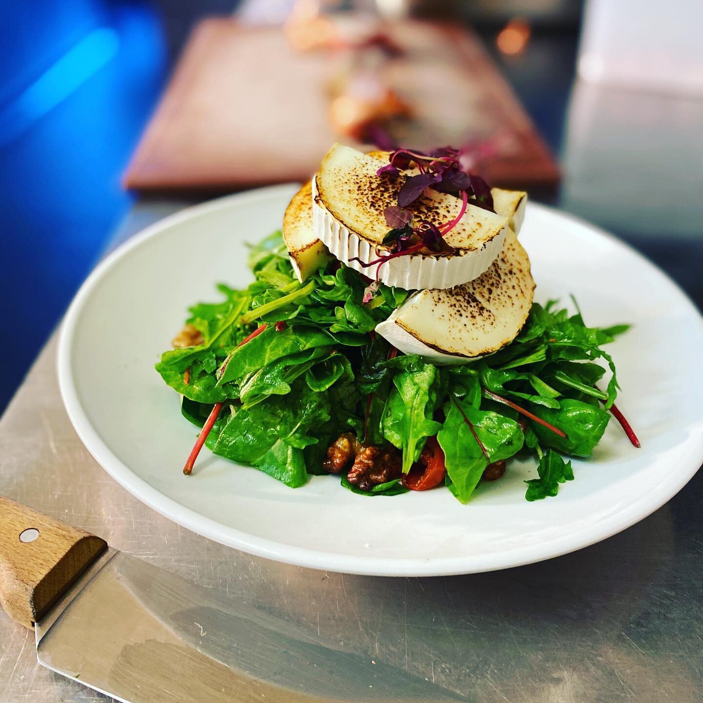 ☀️Salads with style 🧀 Goat&rsquo;s Cheese, Walnut &amp; Sun blushed Tomatoes with our house honey dressing 🌱 #yeschef #bathisopen #visitbath #bathuk #behindthescenes #foodies #foodphotography #foodstagram #foodbloggers #eatlocal #alfrescodining #br