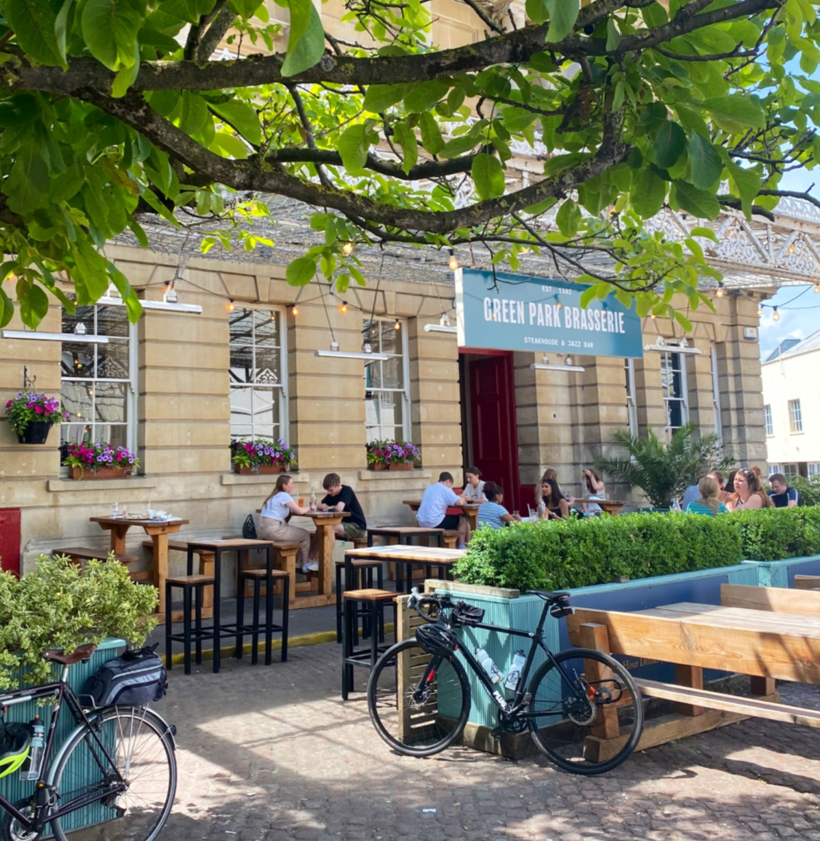 front-terrace-summer-green-park-brasserie-001.png