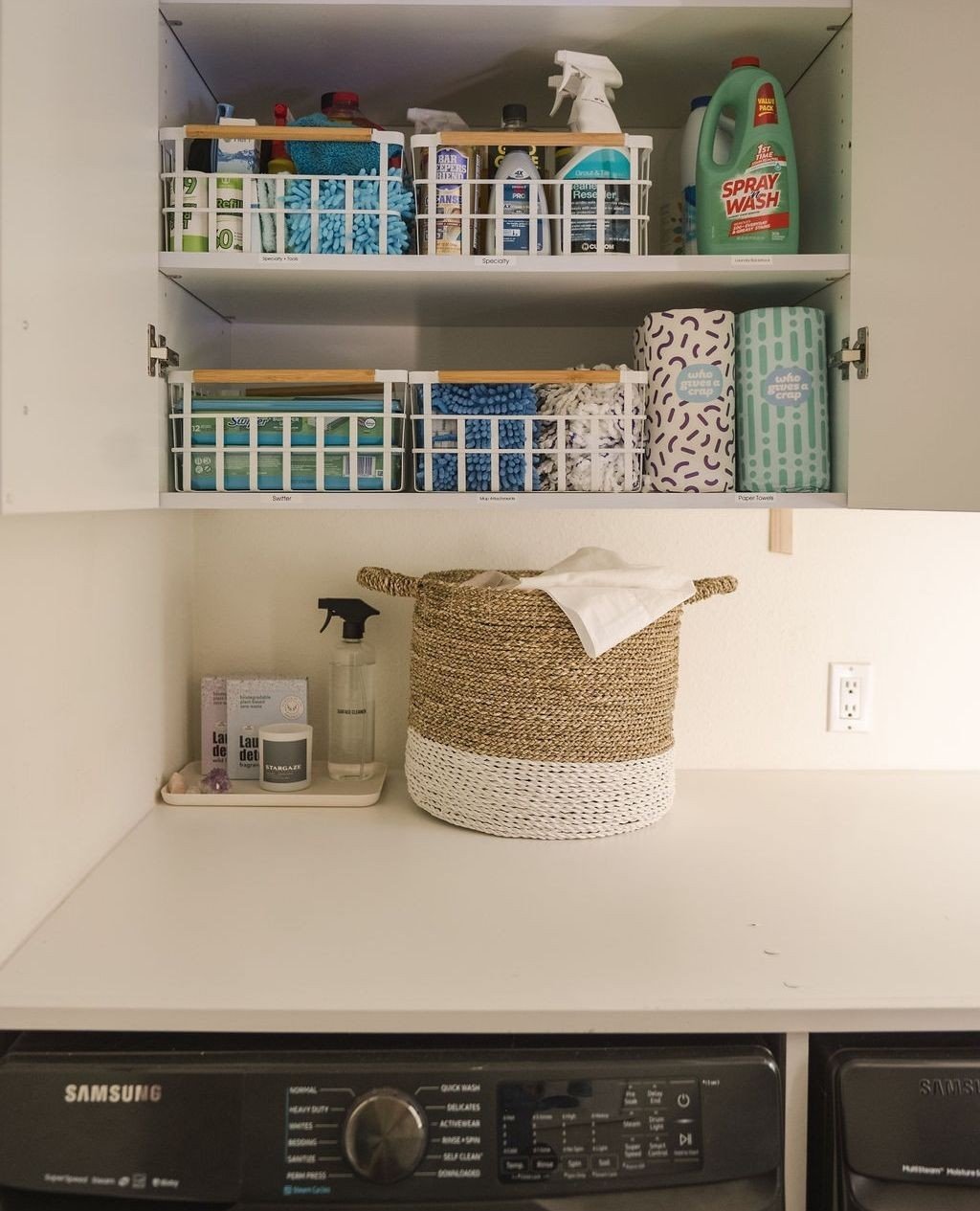 🧺 What a beauty! Do you think having an organizing laundry room makes doing laundry more fun? Maybe not, but it doesn't make it worse! ⁠
⁠
This room was empty before, only had the plug ins for the two machines. We designed a custom storage solution 
