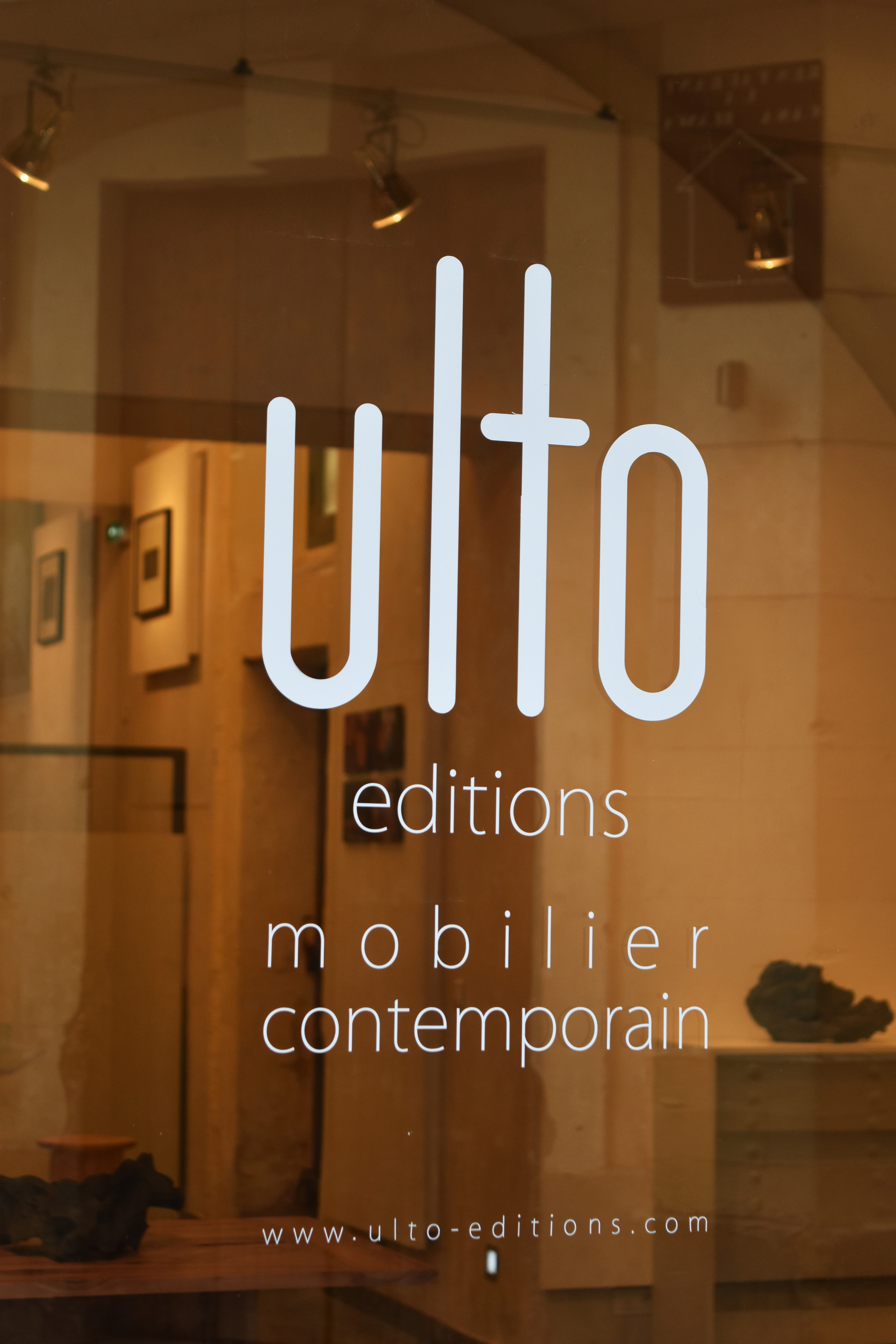 Vitrine Ulto Galerie Chouleur Nîmes (1) (FILEminimizer).jpg