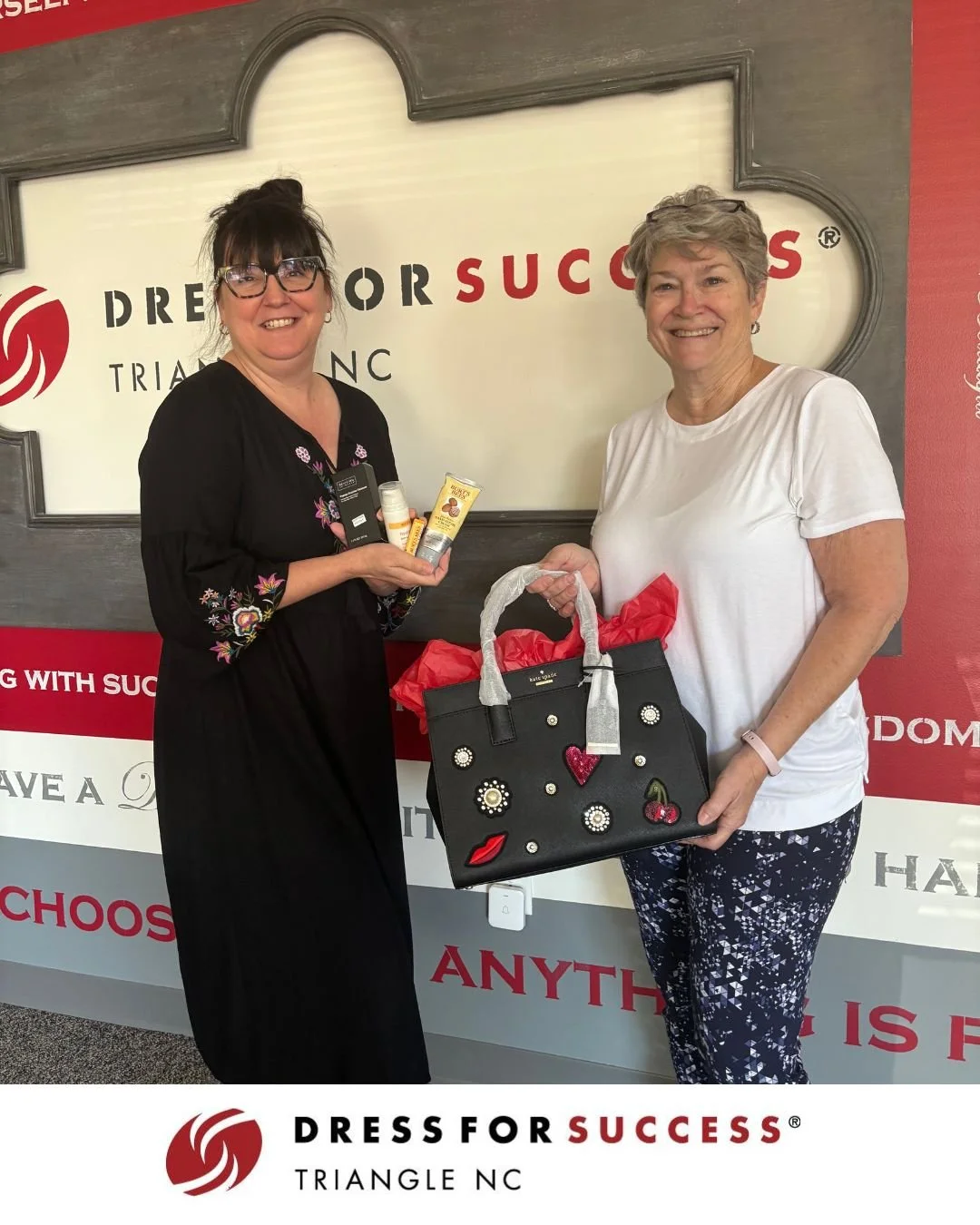 🎉 Reminder: October Giveaway 🎉

We&rsquo;re giving away 1 Kate Spade bag filled with Burt&rsquo;s Bees goodies to celebrate the month of October! 🍂✨

To enter, complete the following by 10/31 at 11:59 PM EST:
1️⃣ Follow @dfstrianglenc + @dressfors