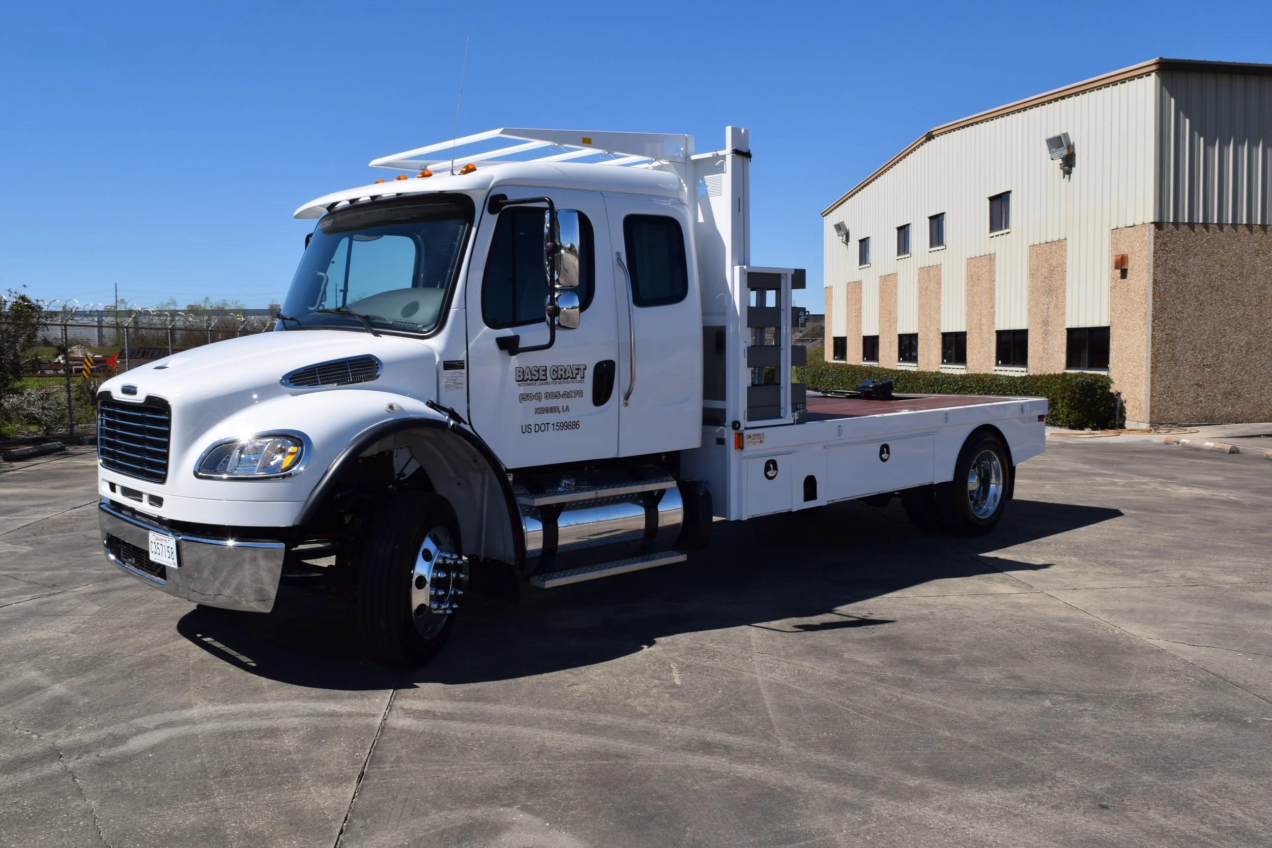 FREIGHTLINER LOPRO EX. CAB STAKEBED ON AIR-RIDE